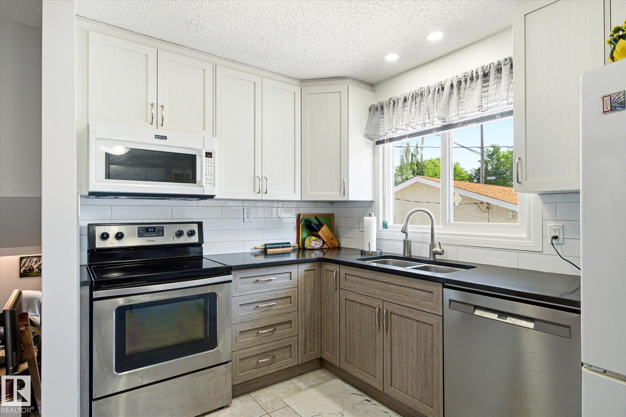 Photo 11 at 13415 118 Avenue NW, Woodcroft, Edmonton