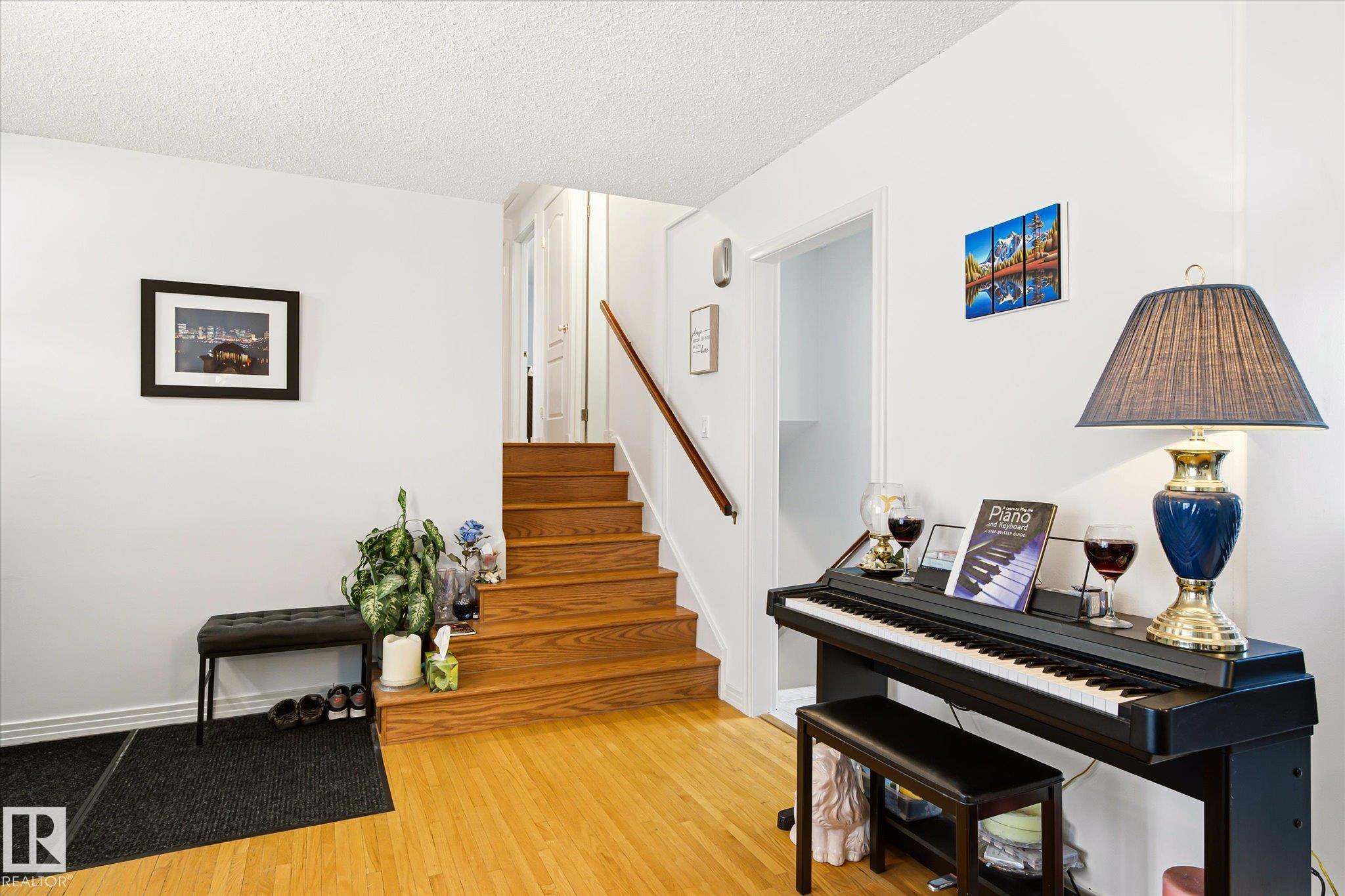 Photo 13 at 13415 118 Avenue NW, Woodcroft, Edmonton