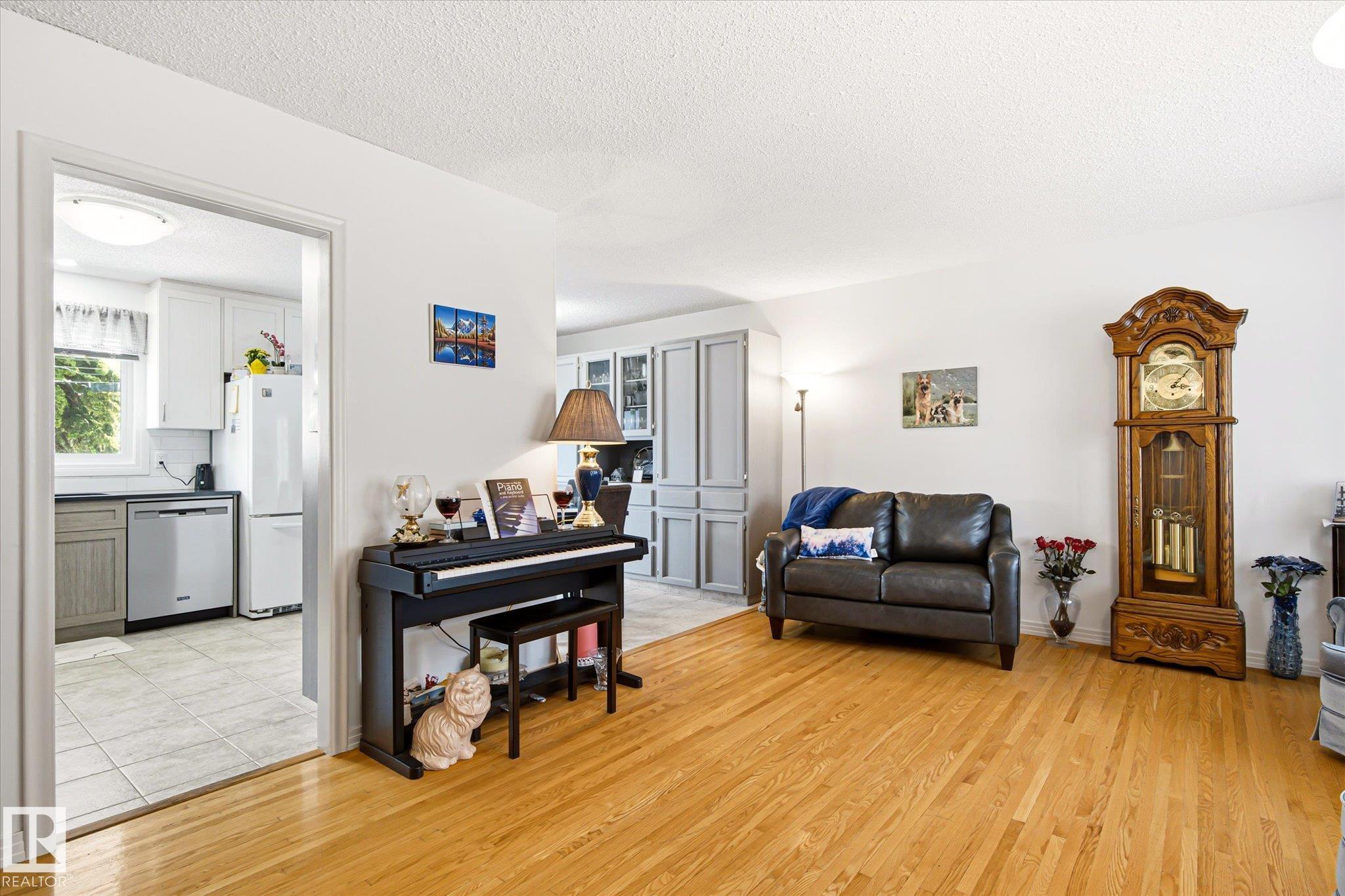 Photo 6 at 13415 118 Avenue NW, Woodcroft, Edmonton