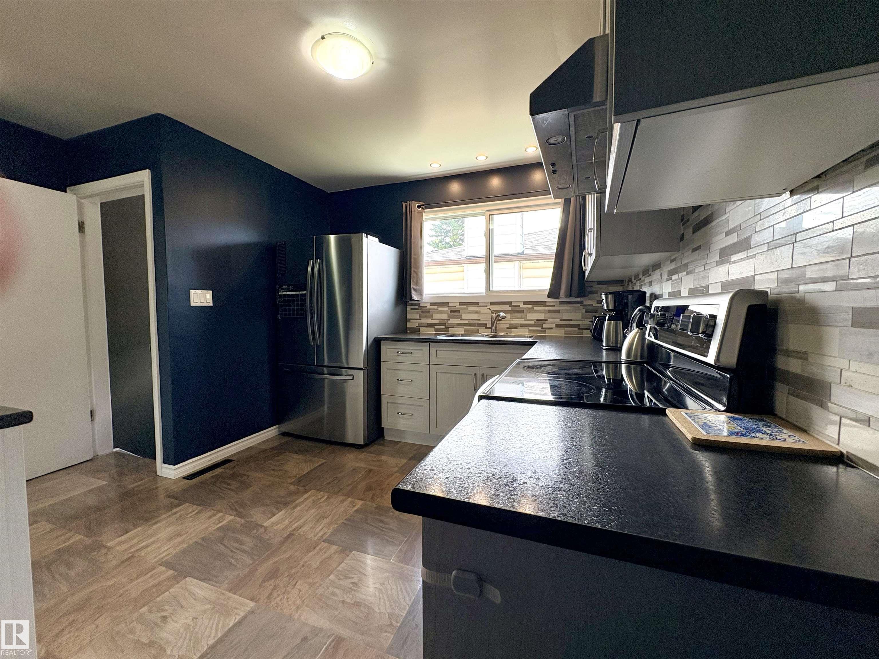 Photo 12 at 13316 106 Street NW, Rosslyn, Edmonton