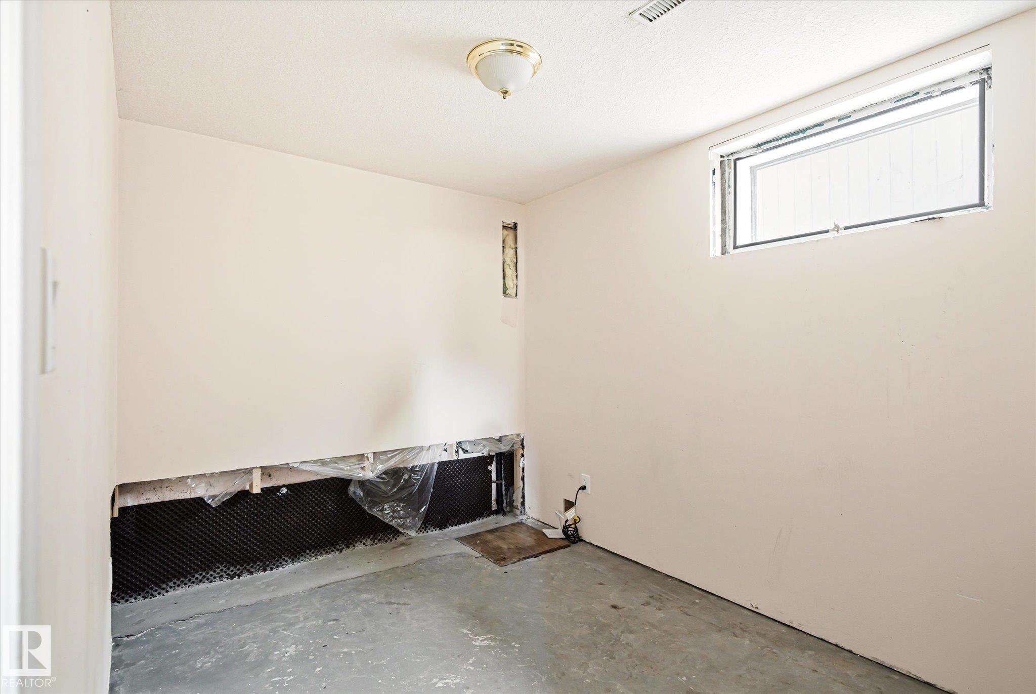 Photo 23 at 13104 132 Street NW, Athlone, Edmonton