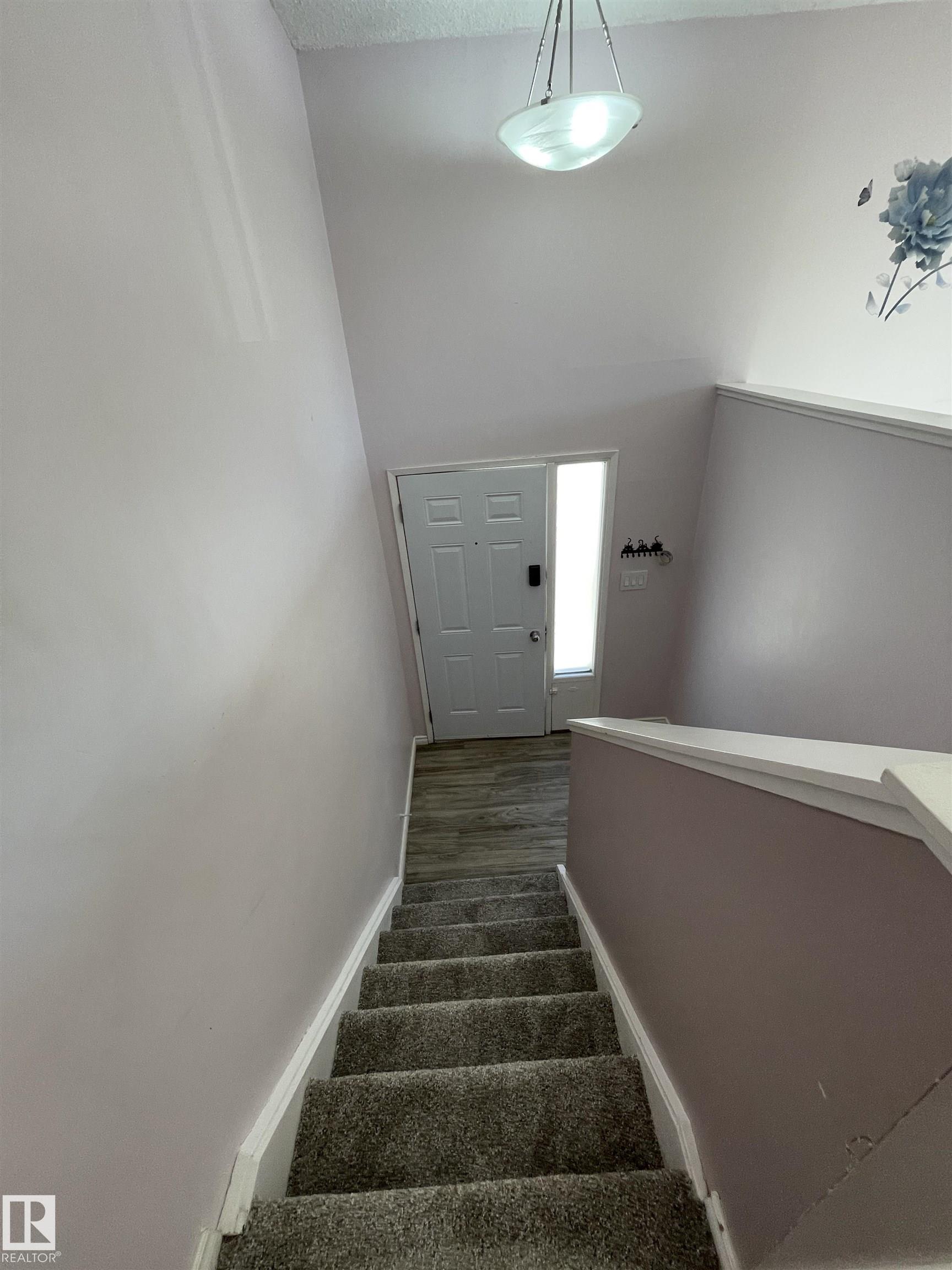 Photo 8 at 8930B 144 Avenue NW, Evansdale, Edmonton