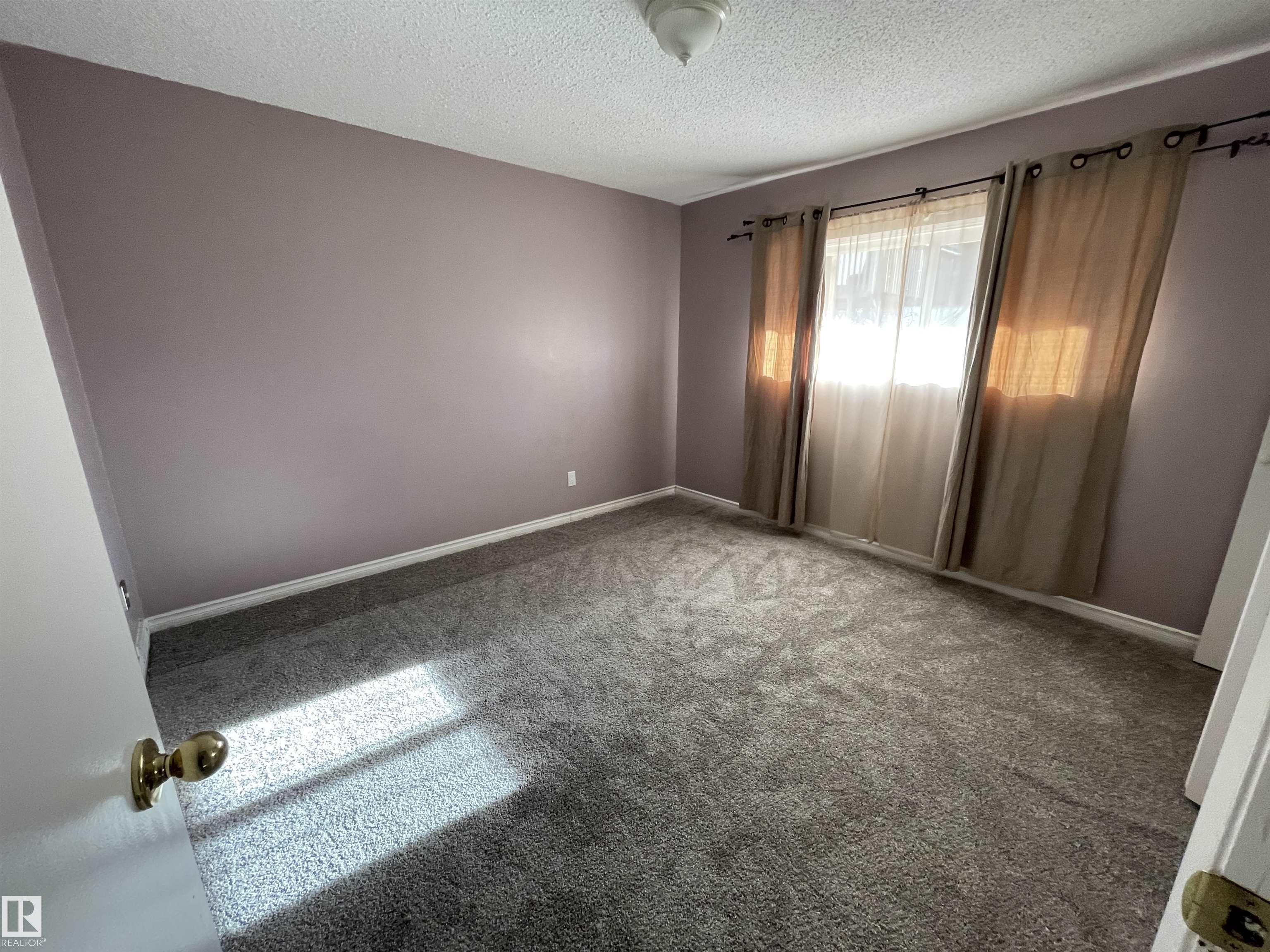 Photo 10 at 8930B 144 Avenue NW, Evansdale, Edmonton