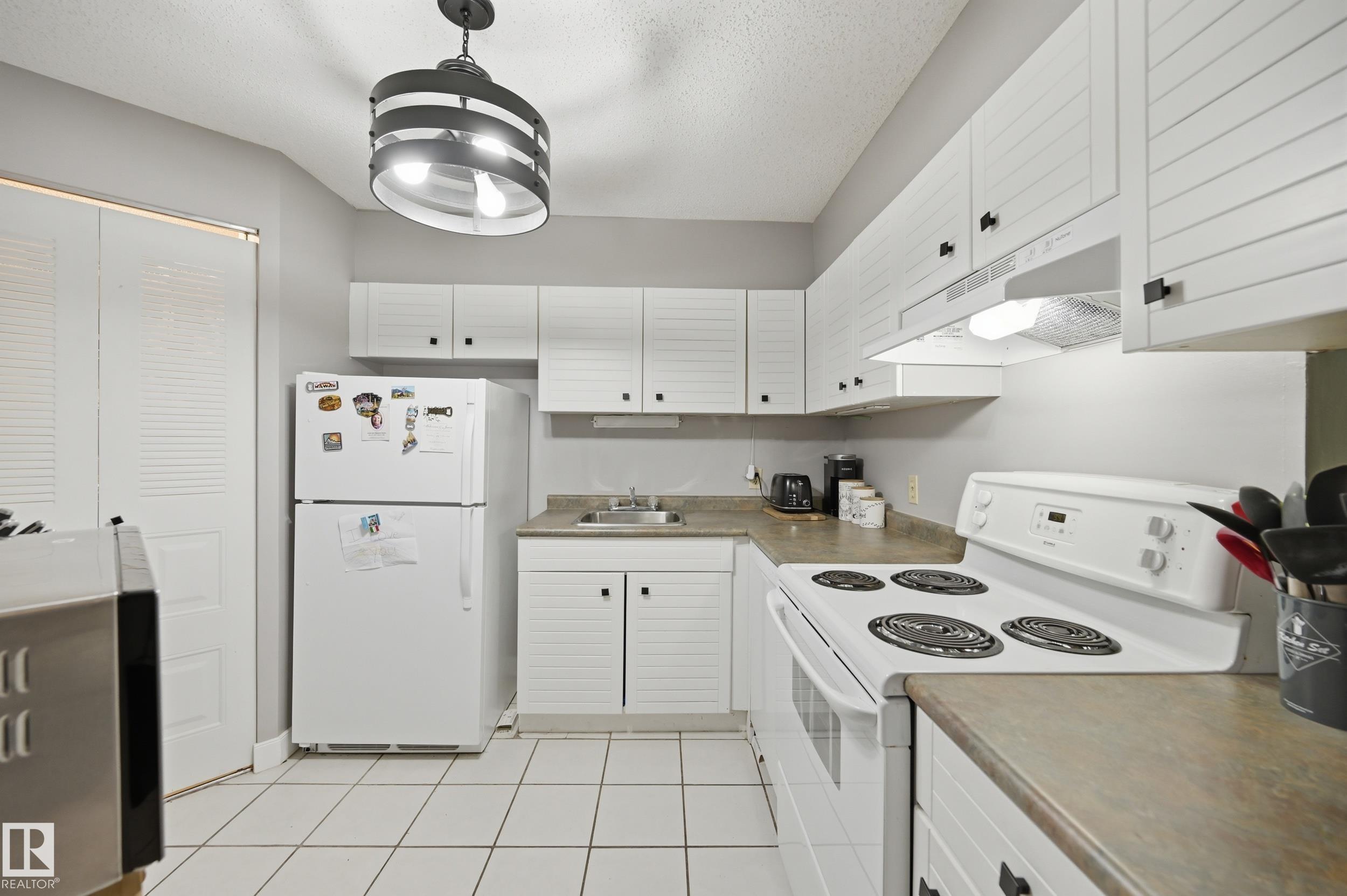 Photo 13 at 200 - 10149 Saskatchewan Drive NW, Strathcona, Edmonton