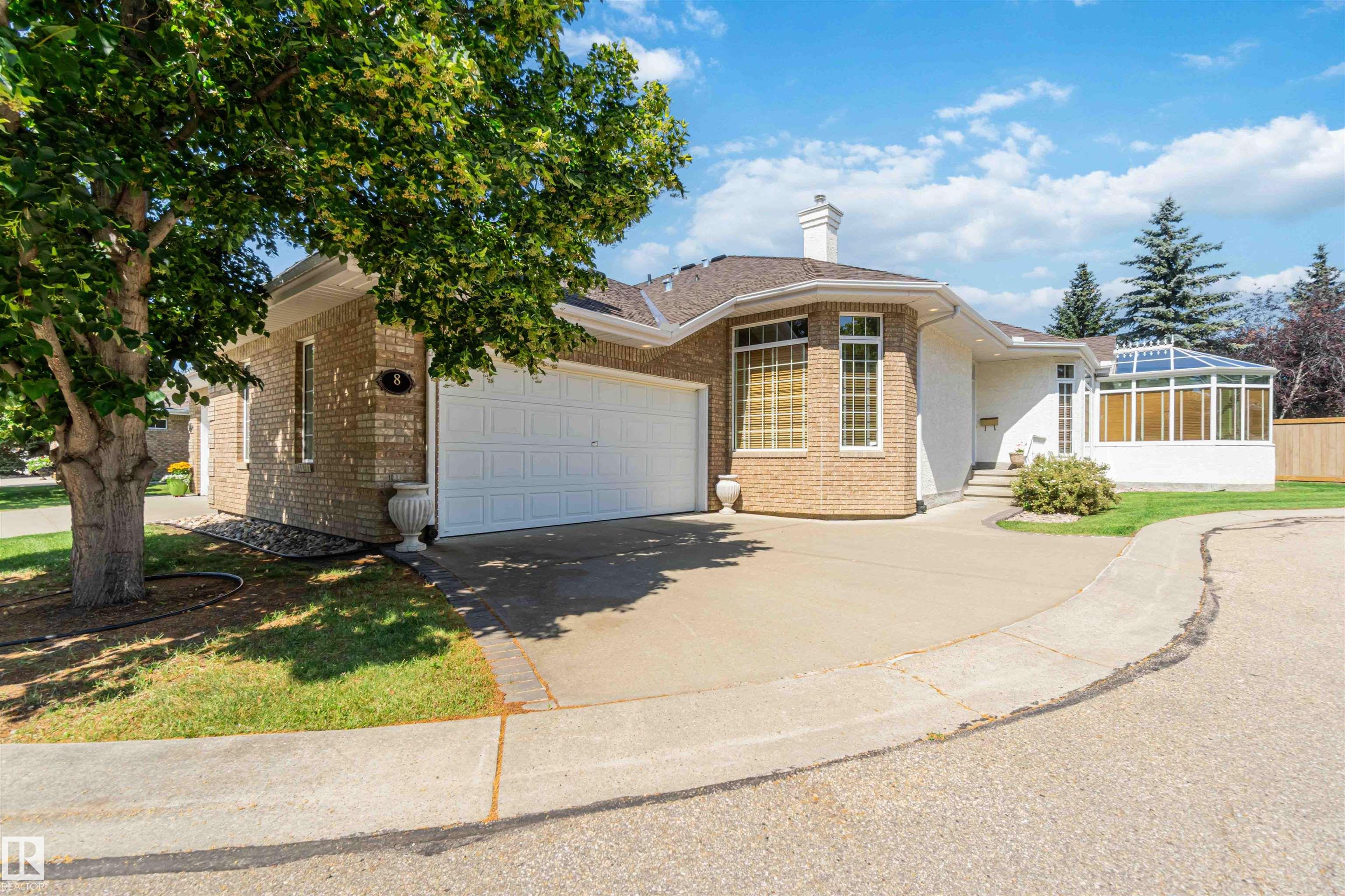 Photo 2 at 8 Butterworth point(e) NW, Bulyea Heights, Edmonton
