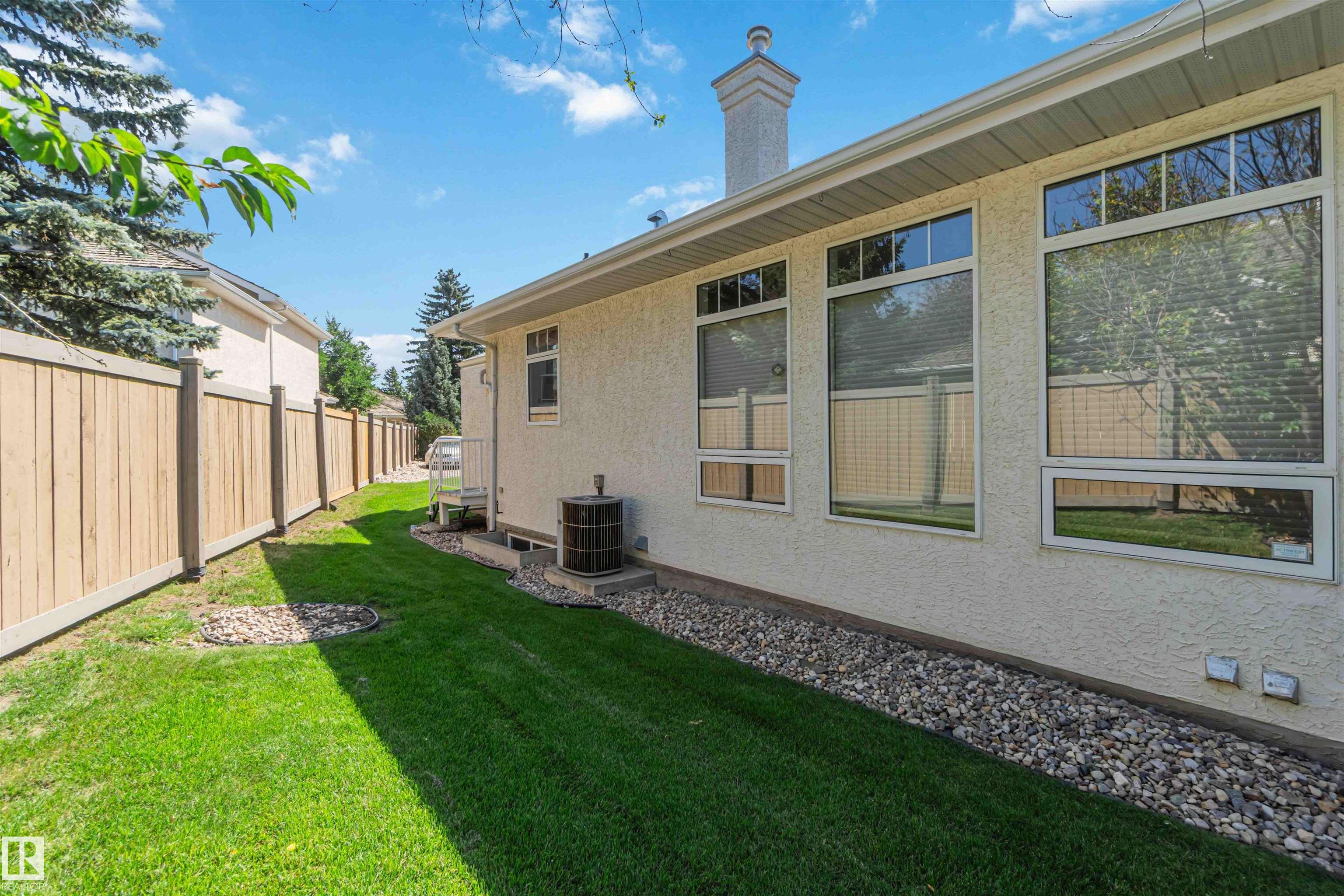 Photo 31 at 8 Butterworth point(e) NW, Bulyea Heights, Edmonton