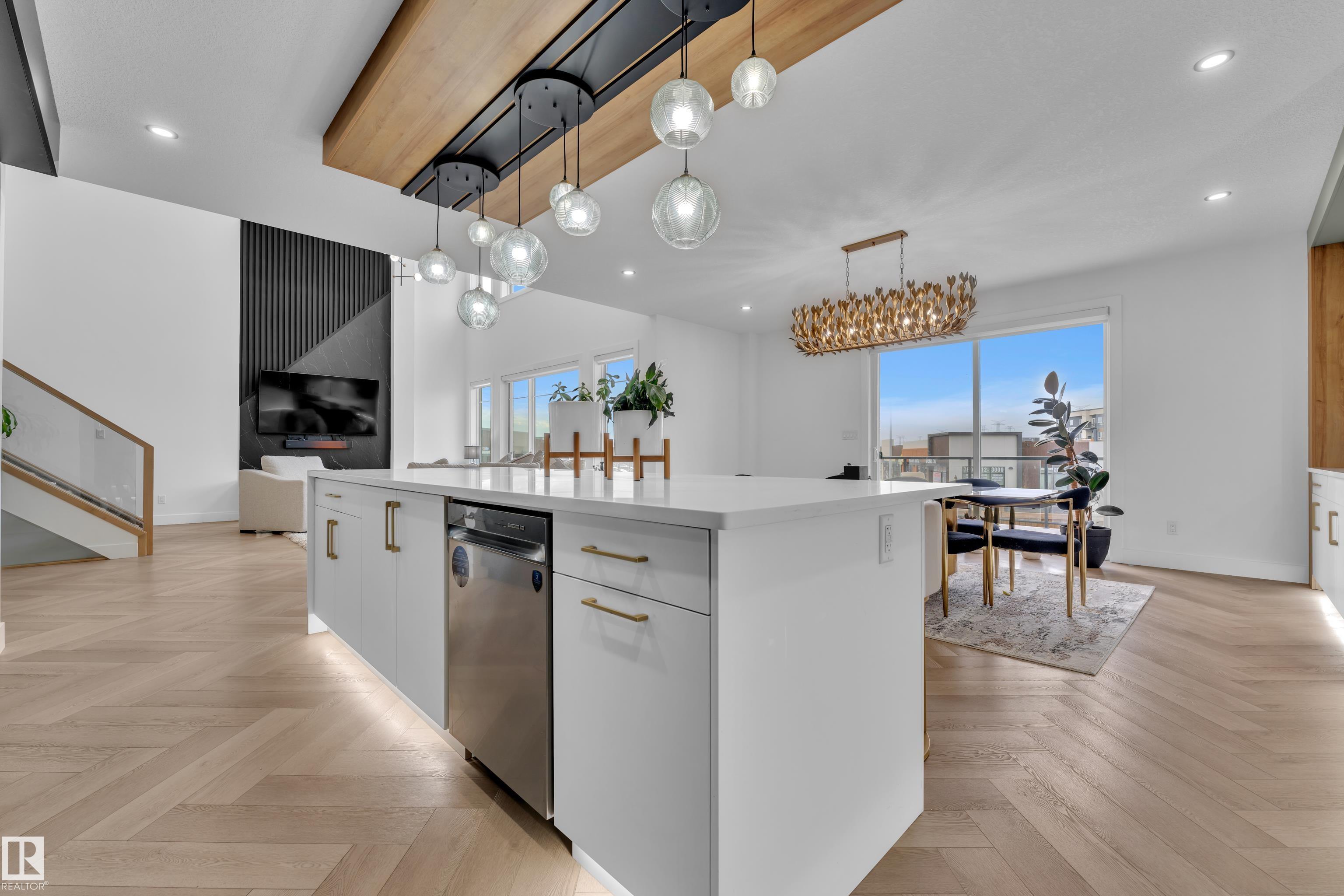 https://zimg.paragon.ice.com/ParagonImages/Property/PM/RAE/225407794/17/0/0/126ed8fc63da01bae034ab4427413e9b/1/a7ecb10c39d40450e0b0aba96ccffe0f/225407794-ac4d1c12-4ff1-43f3-bafb-e74048e77969.JPG