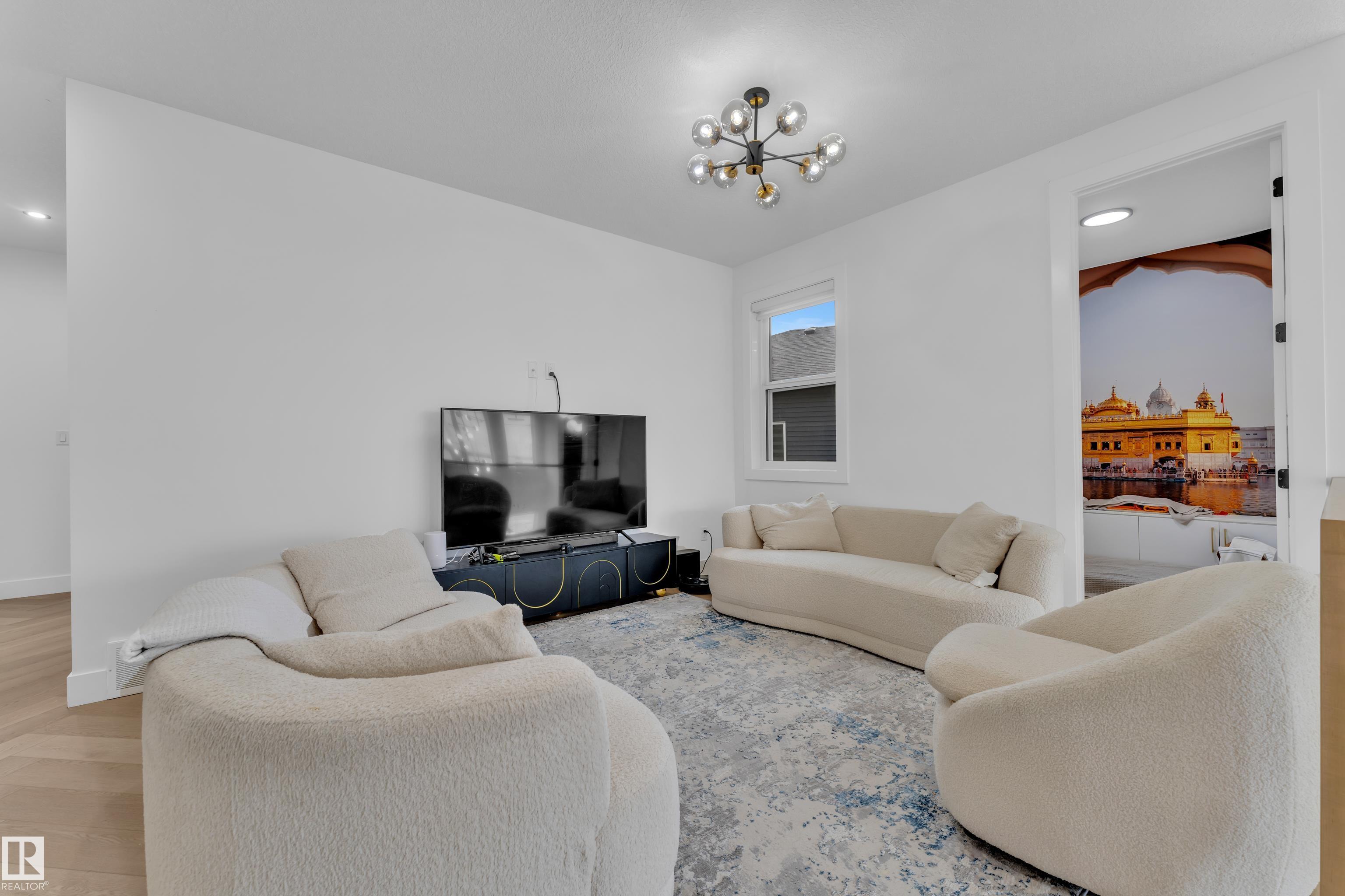 https://zimg.paragon.ice.com/ParagonImages/Property/PM/RAE/225407794/32/0/0/9f2fcab6aef8a8eae3034181c445e9d3/1/a7ecb10c39d40450e0b0aba96ccffe0f/225407794-0d1e4d17-298d-4606-a487-a3ff49851574.JPG