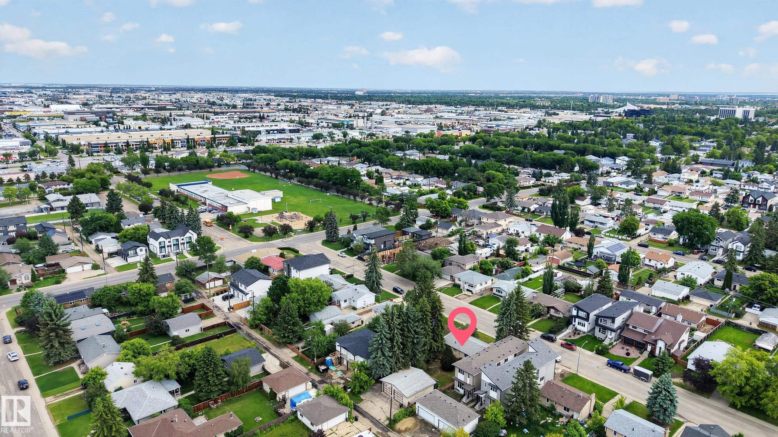 Photo 11 at 10924 154 Street NW, High Park, Edmonton