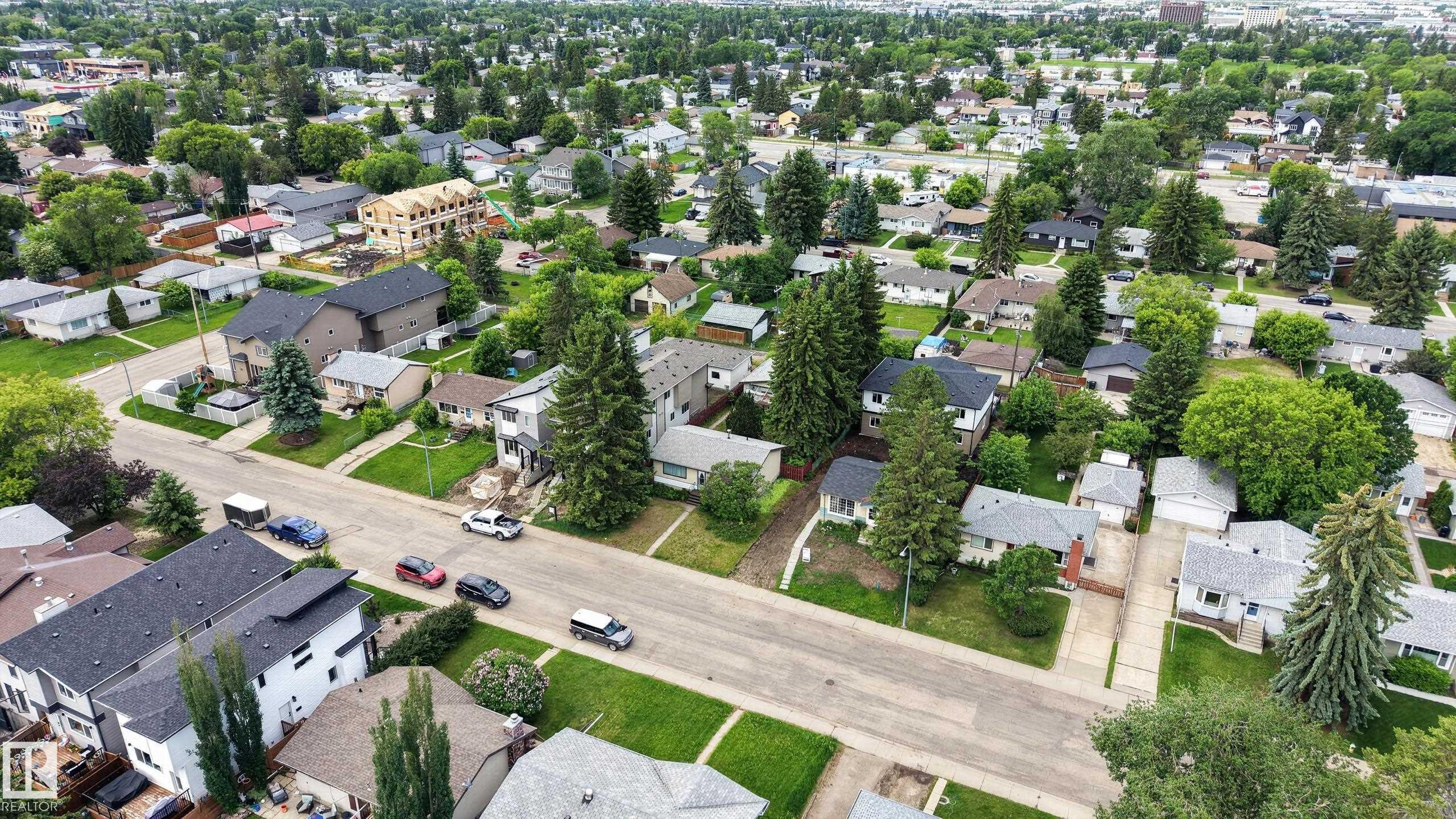 Photo 15 at 10924 154 Street NW, High Park, Edmonton