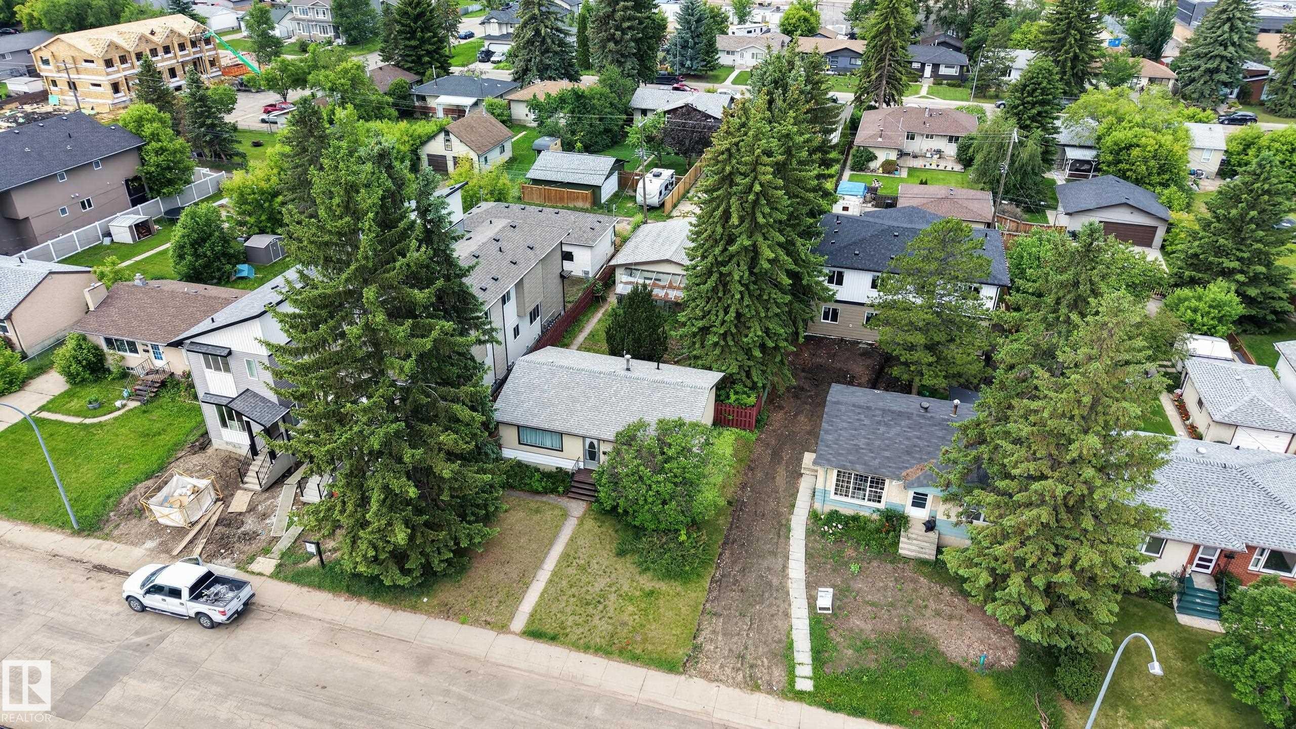 Photo 17 at 10924 154 Street NW, High Park, Edmonton