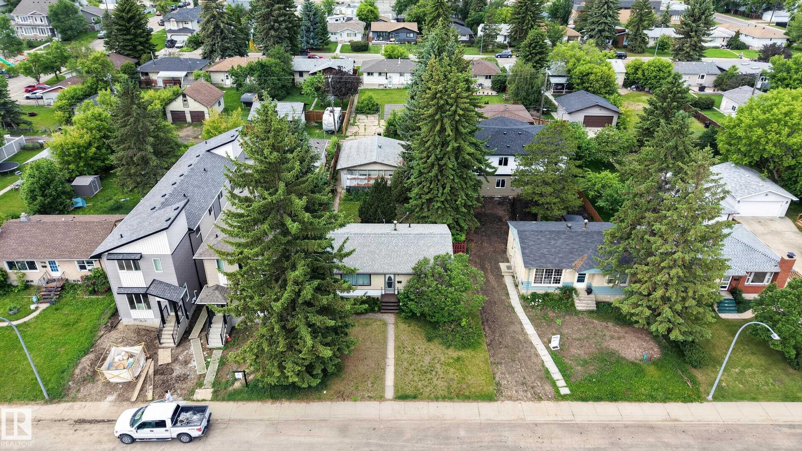 Photo 18 at 10924 154 Street NW, High Park, Edmonton