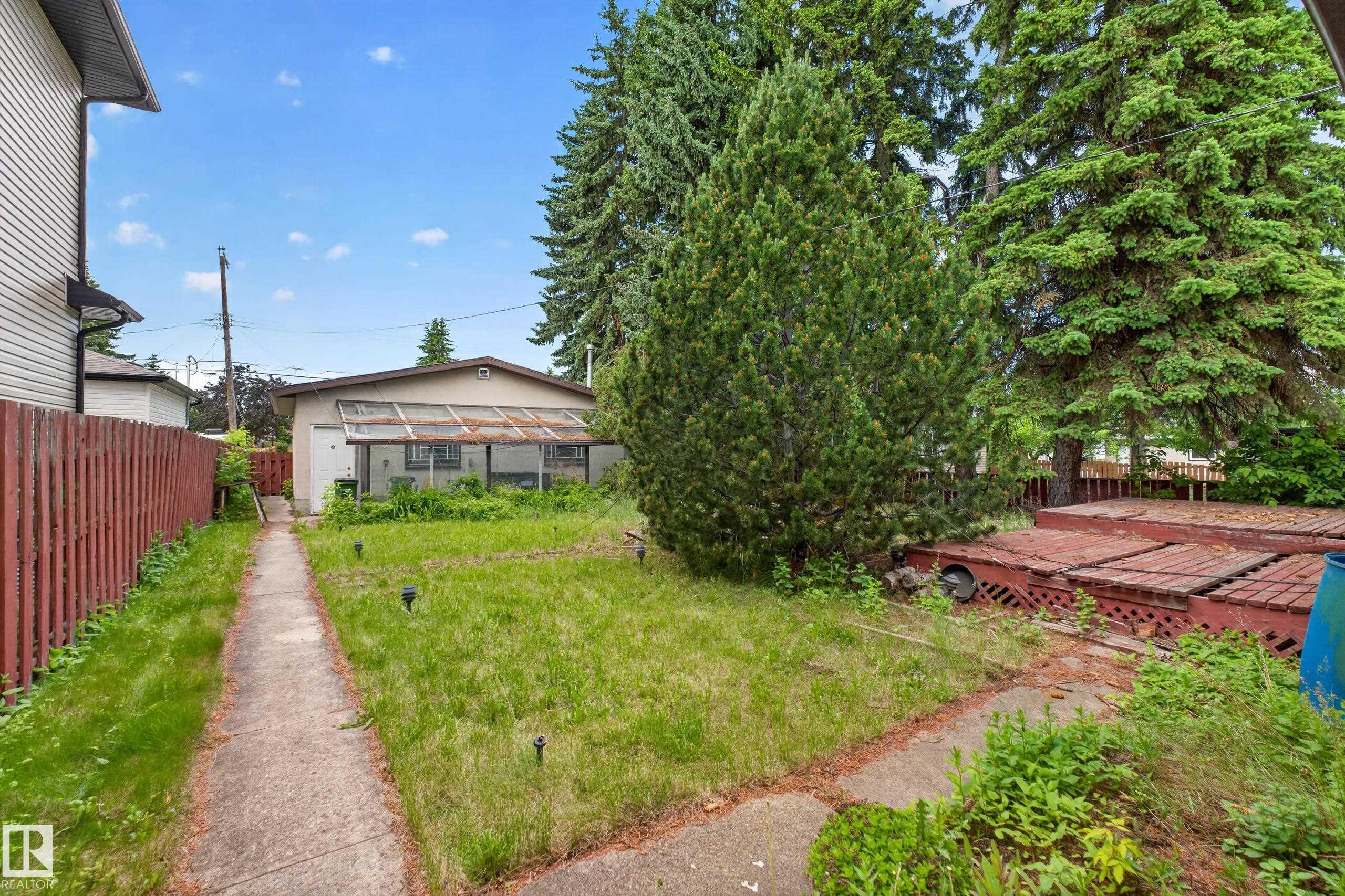Photo 21 at 10924 154 Street NW, High Park, Edmonton
