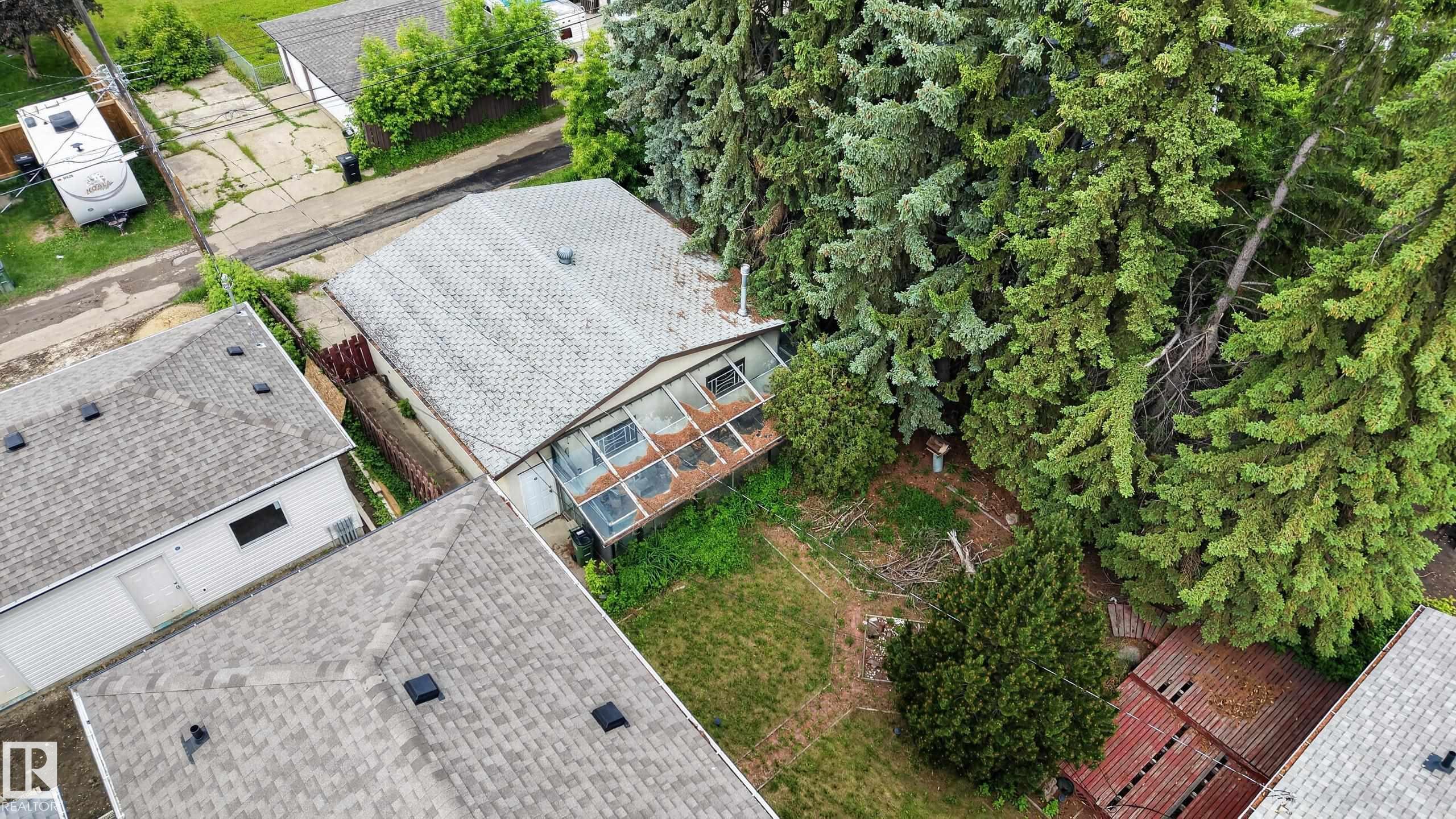 Photo 10 at 10924 154 Street NW, High Park, Edmonton
