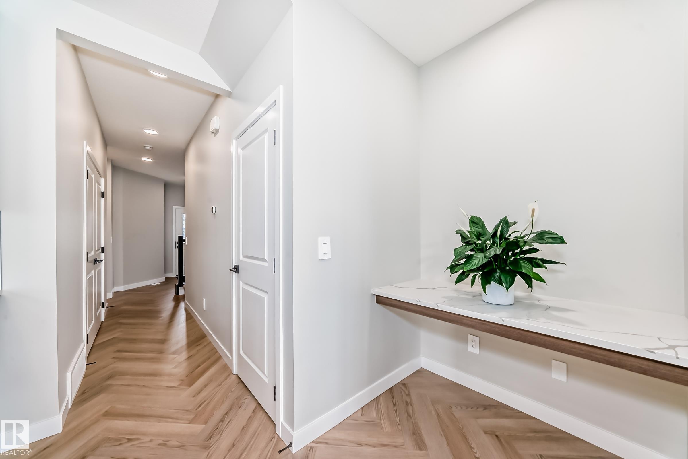 https://zimg.paragon.ice.com/ParagonImages/Property/PM/RAE/225407850/24/0/0/d64beda52b71ed59239c2d2c9916ca2e/1/1768bbaa9715fc647a886d0d10d83253/225407850-d57f2458-f9fe-4273-9721-cf4237e970d0.JPG