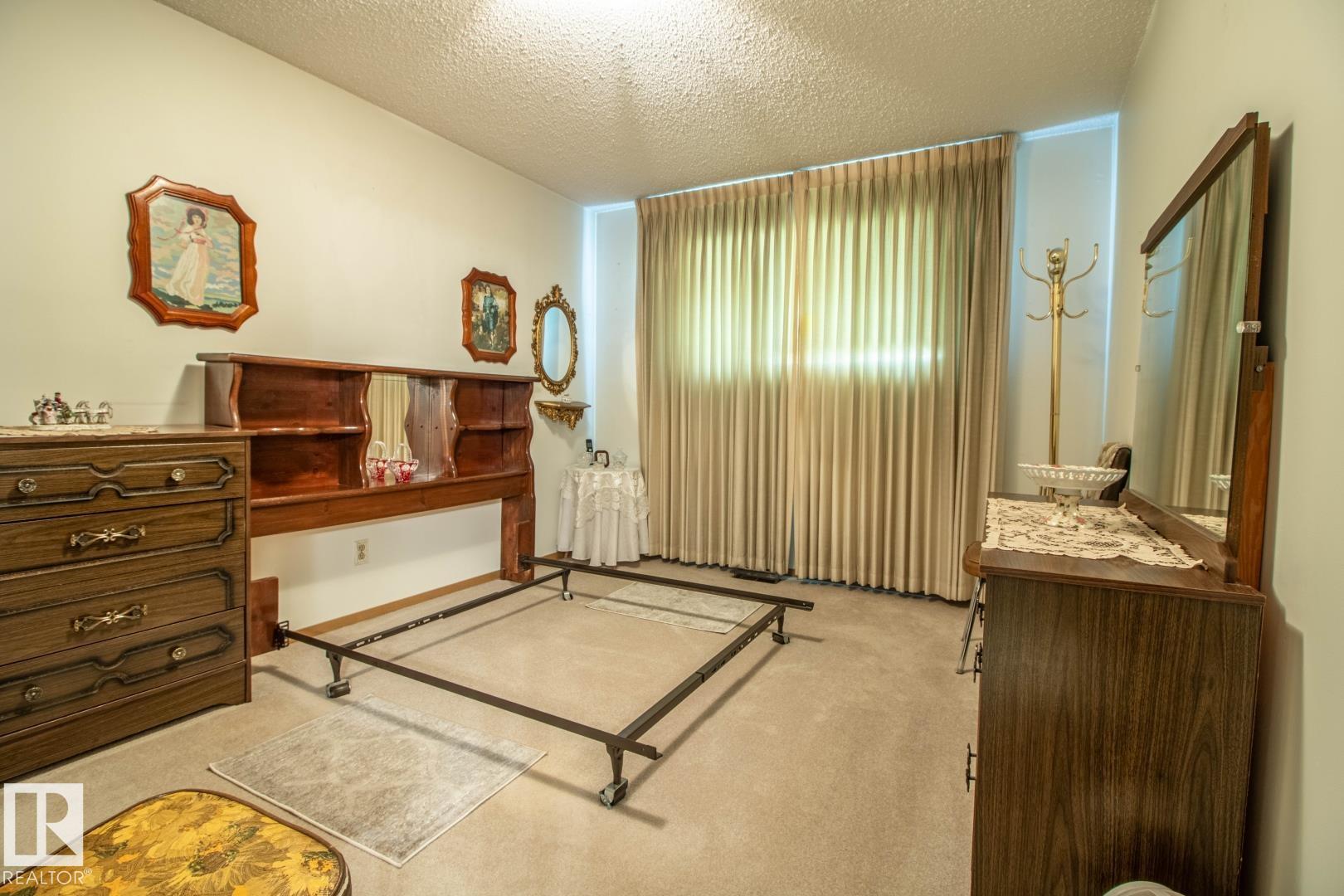 Photo 11 at 14107 58 Street NW, York, Edmonton