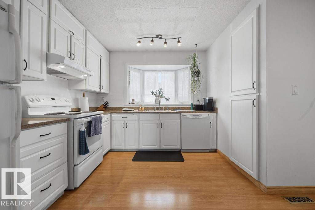 Photo 13 at 14612 117a Street NW, Caernarvon, Edmonton