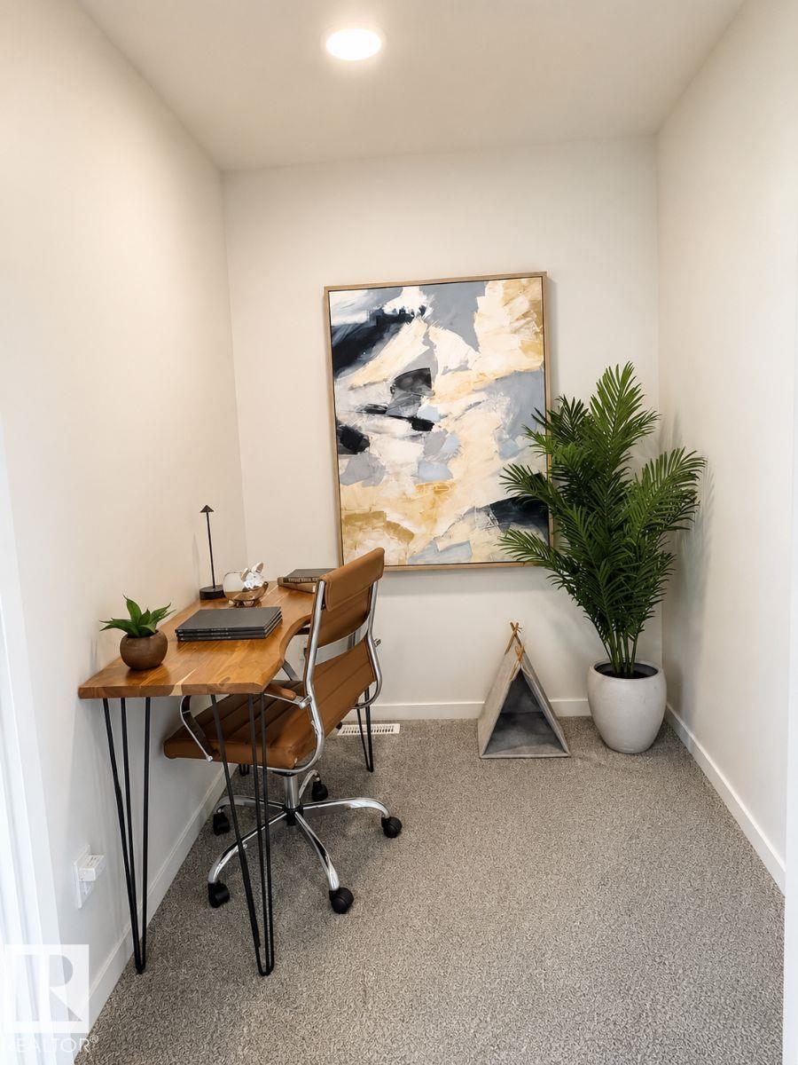 https://zimg.paragon.ice.com/ParagonImages/Property/PM/RAE/225407941/10/0/0/c08b979f76e93050a3fdc8b8b4d23e50/1/1630ebb6fdd21fa5a9932cbc857ff5a8/225407941-b0c61316-1e21-4d78-be9f-abe997abb53f.JPG