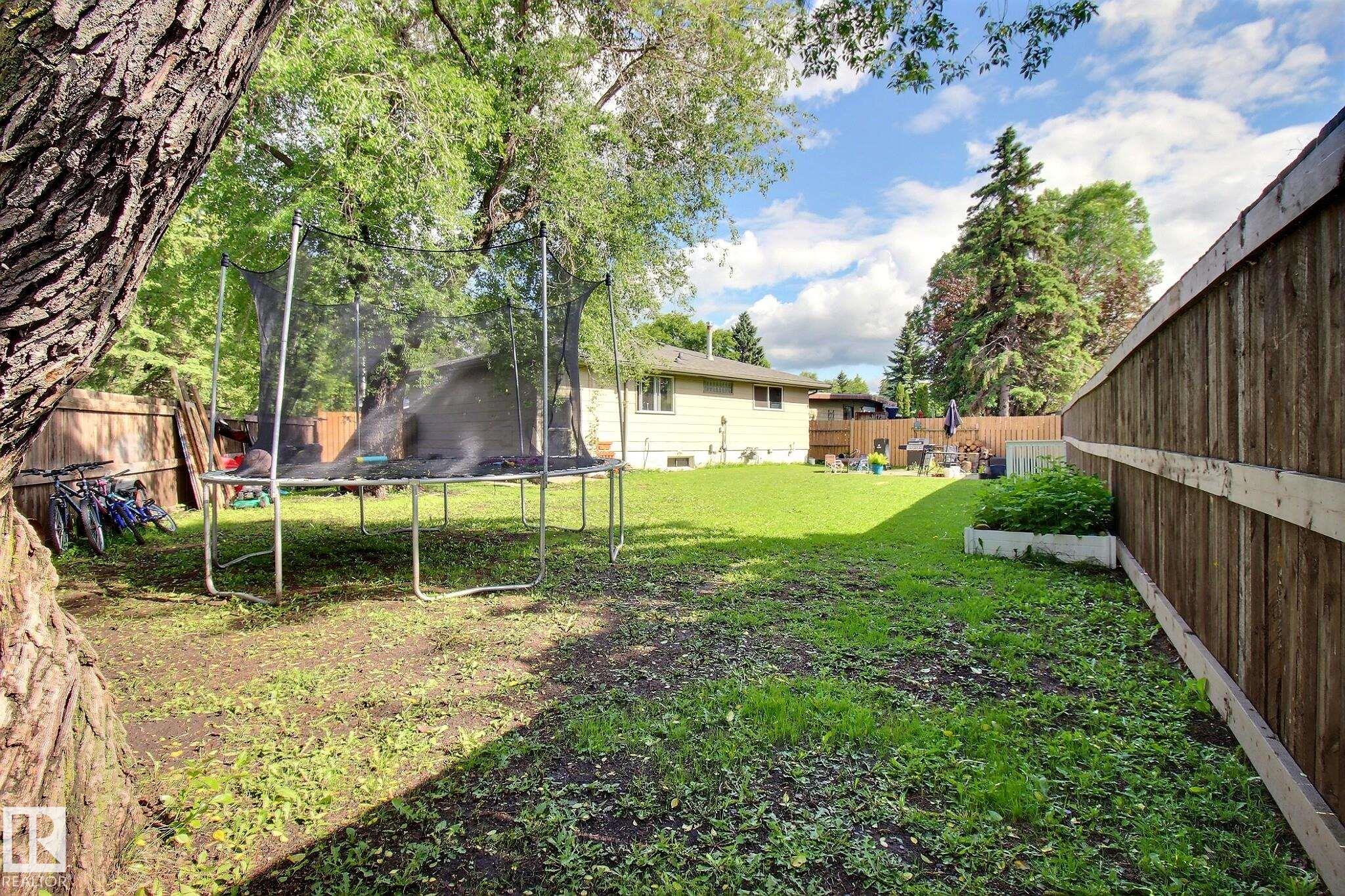 Photo 8 at 28 Greenwood Way, Maplewood, Sherwood Park