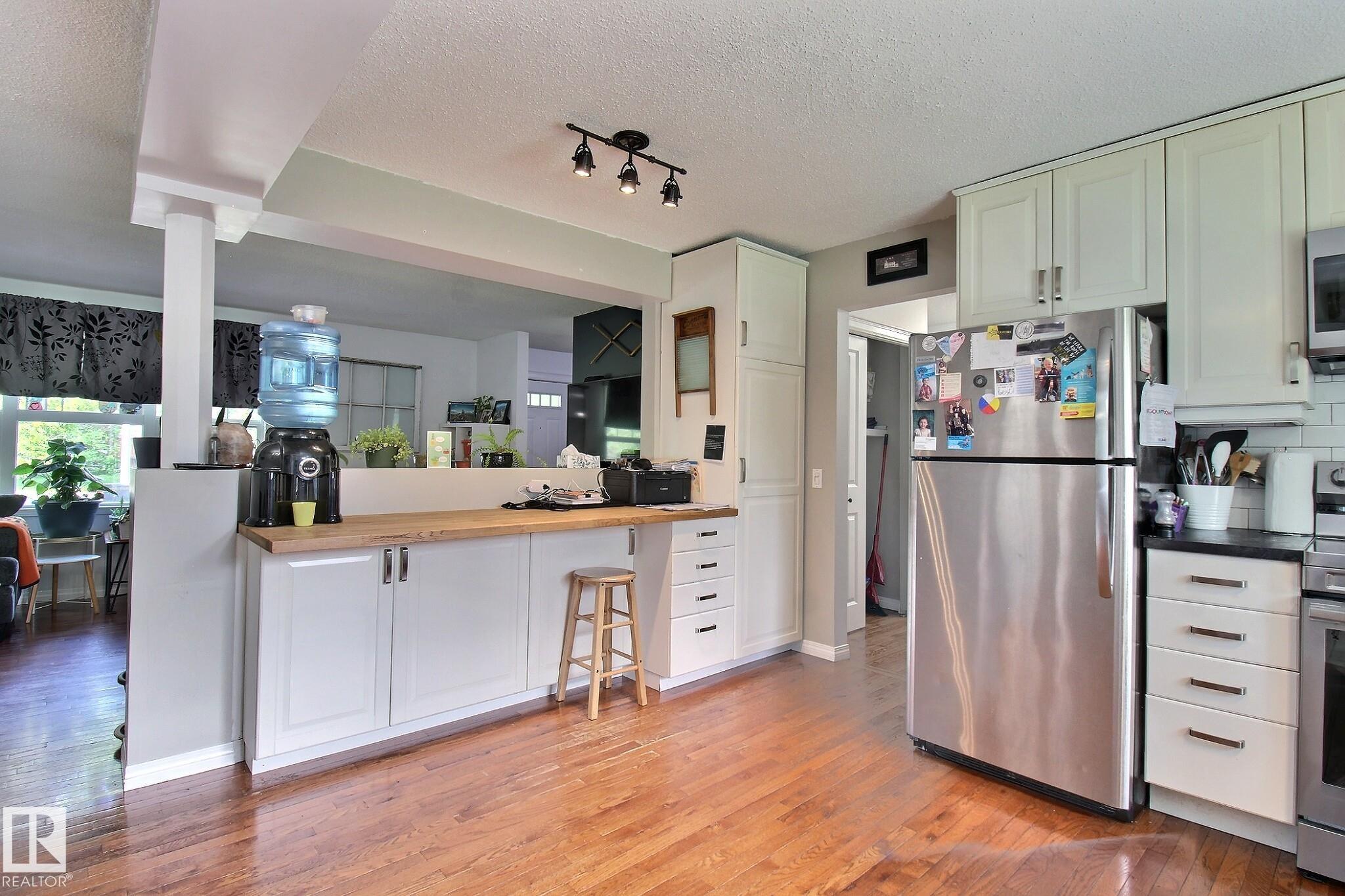 Photo 9 at 28 Greenwood Way, Maplewood, Sherwood Park