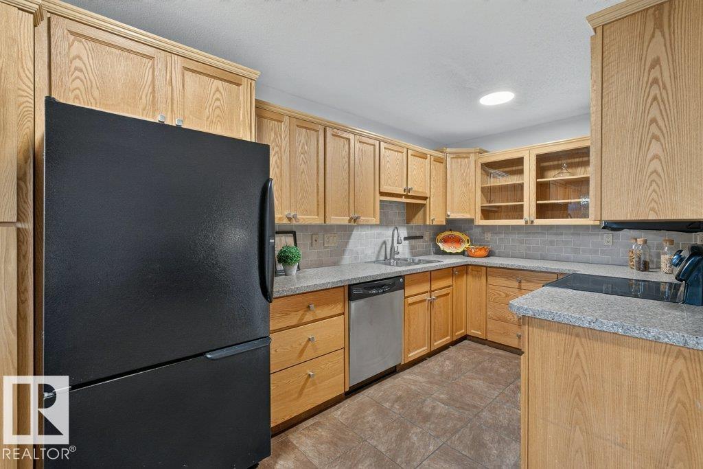 Photo 13 at 3 - 10160 119 Street NW, Wîhkwêntôwin, Edmonton