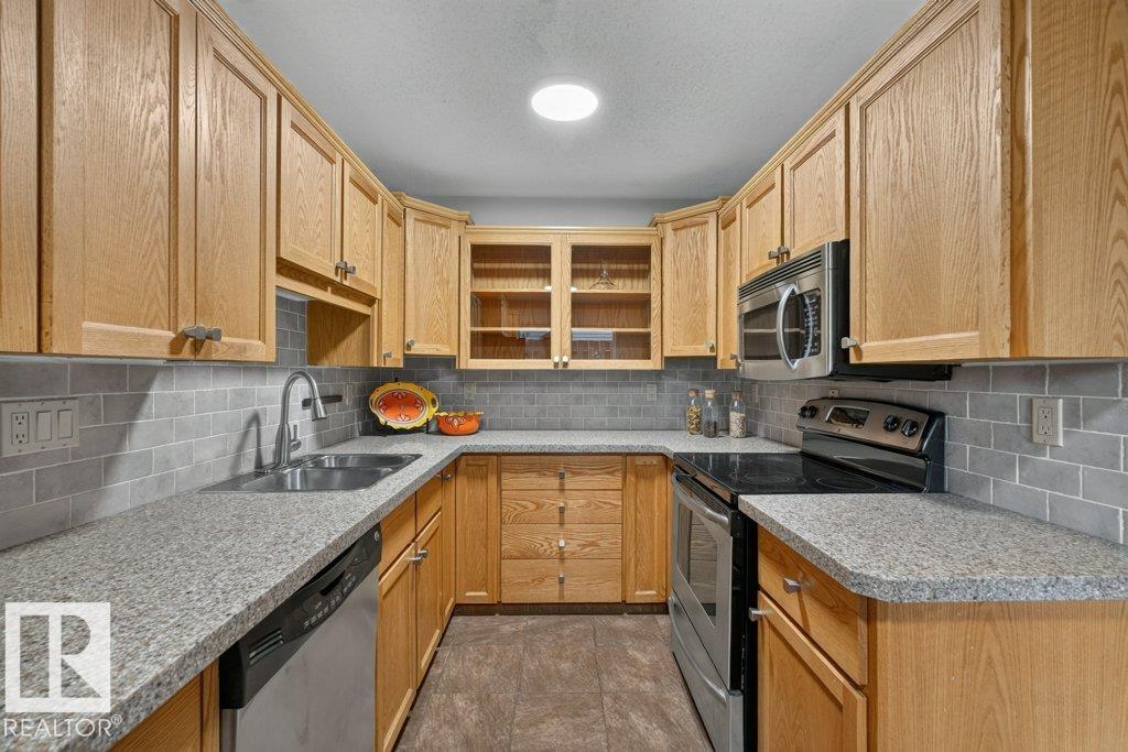Photo 14 at 3 - 10160 119 Street NW, Wîhkwêntôwin, Edmonton