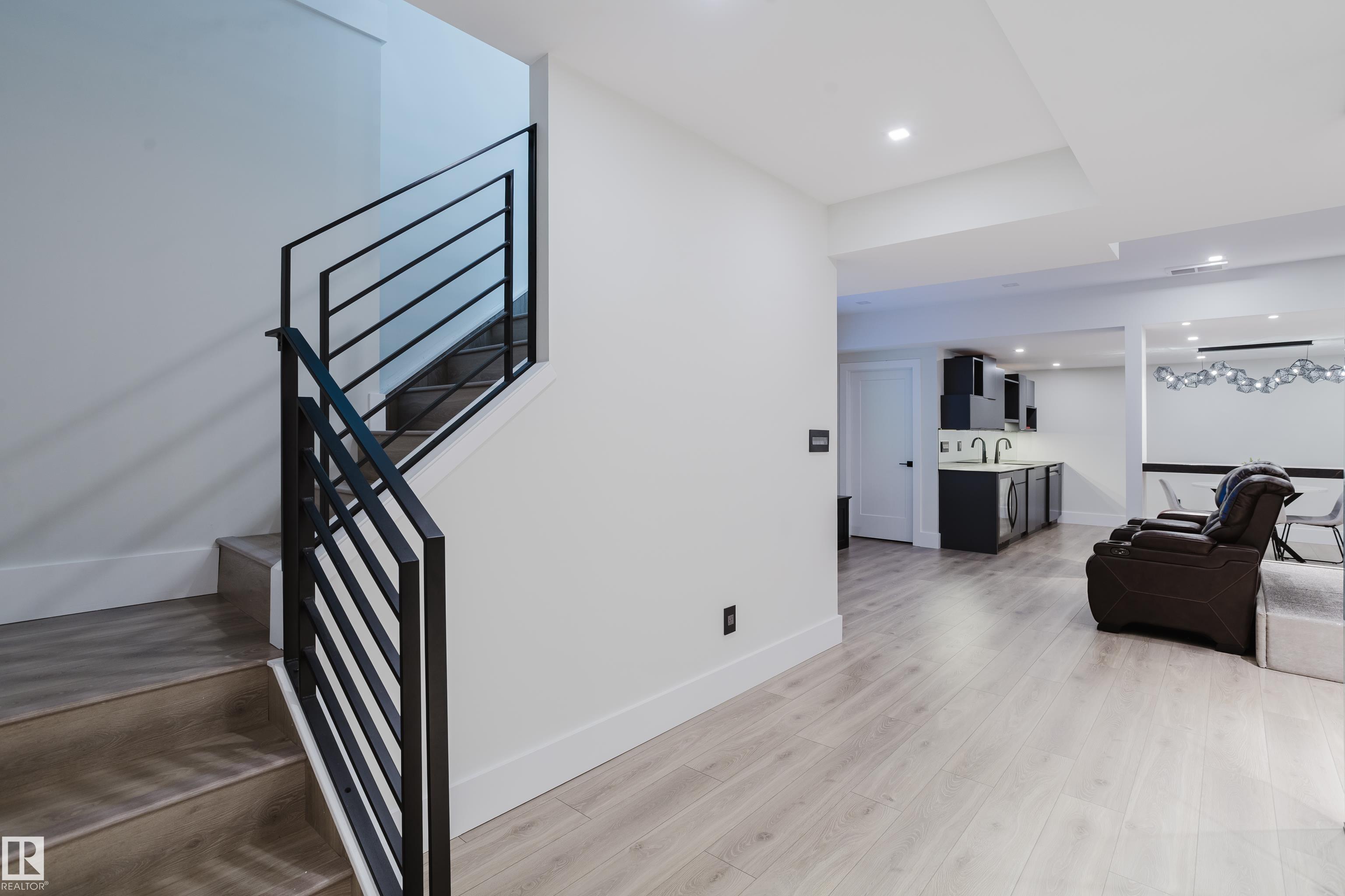 https://zimg.paragon.ice.com/ParagonImages/Property/PM/RAE/225407981/60/0/0/cb80f965138aaa16641b668b217148f5/1/613e6fda9f833359d312939318af93b1/225407981-0091c301-7ce6-4f79-9564-2b8844498ffc.JPG