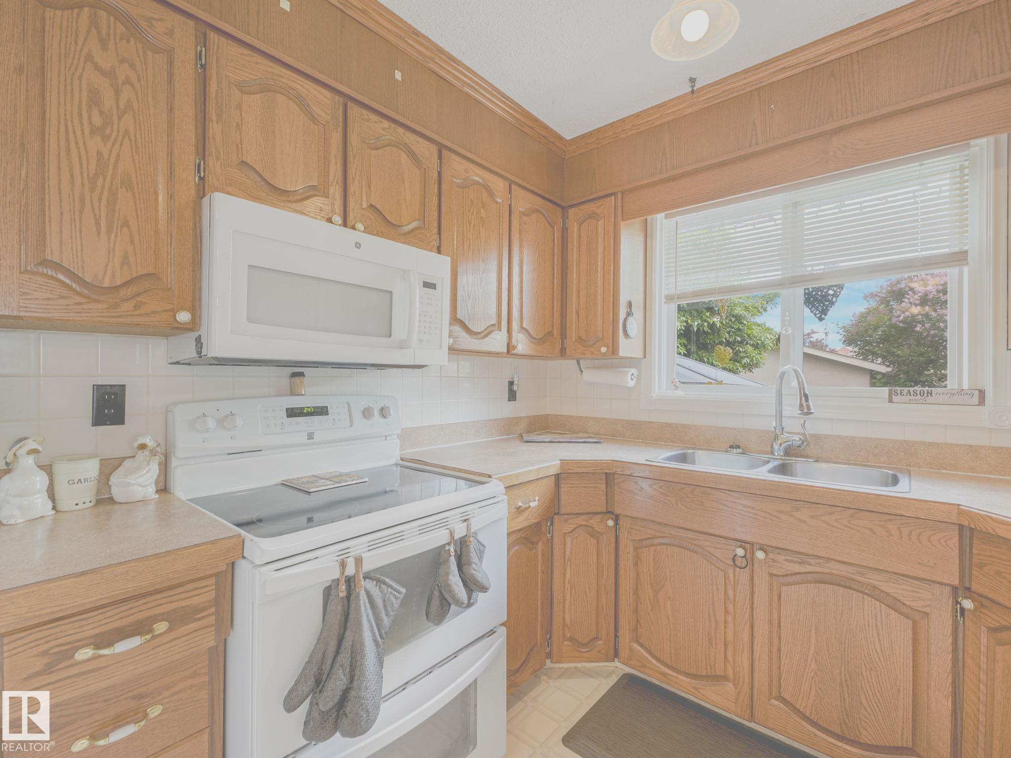 Photo 13 at 11514 138 Avenue NW, Carlisle, Edmonton