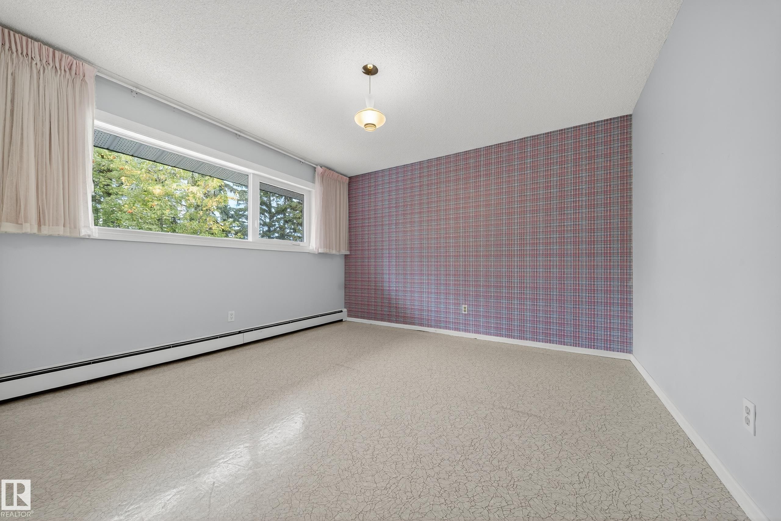 https://zimg.paragon.ice.com/ParagonImages/Property/PM/RAE/225408058/22/0/0/fed378368fc71a747a2a7d95370e47f0/1/79cdda1edafabcc6d4c2563062852a19/225408058-5fbfef85-7292-4d8a-b405-0e2612d497e8.JPG