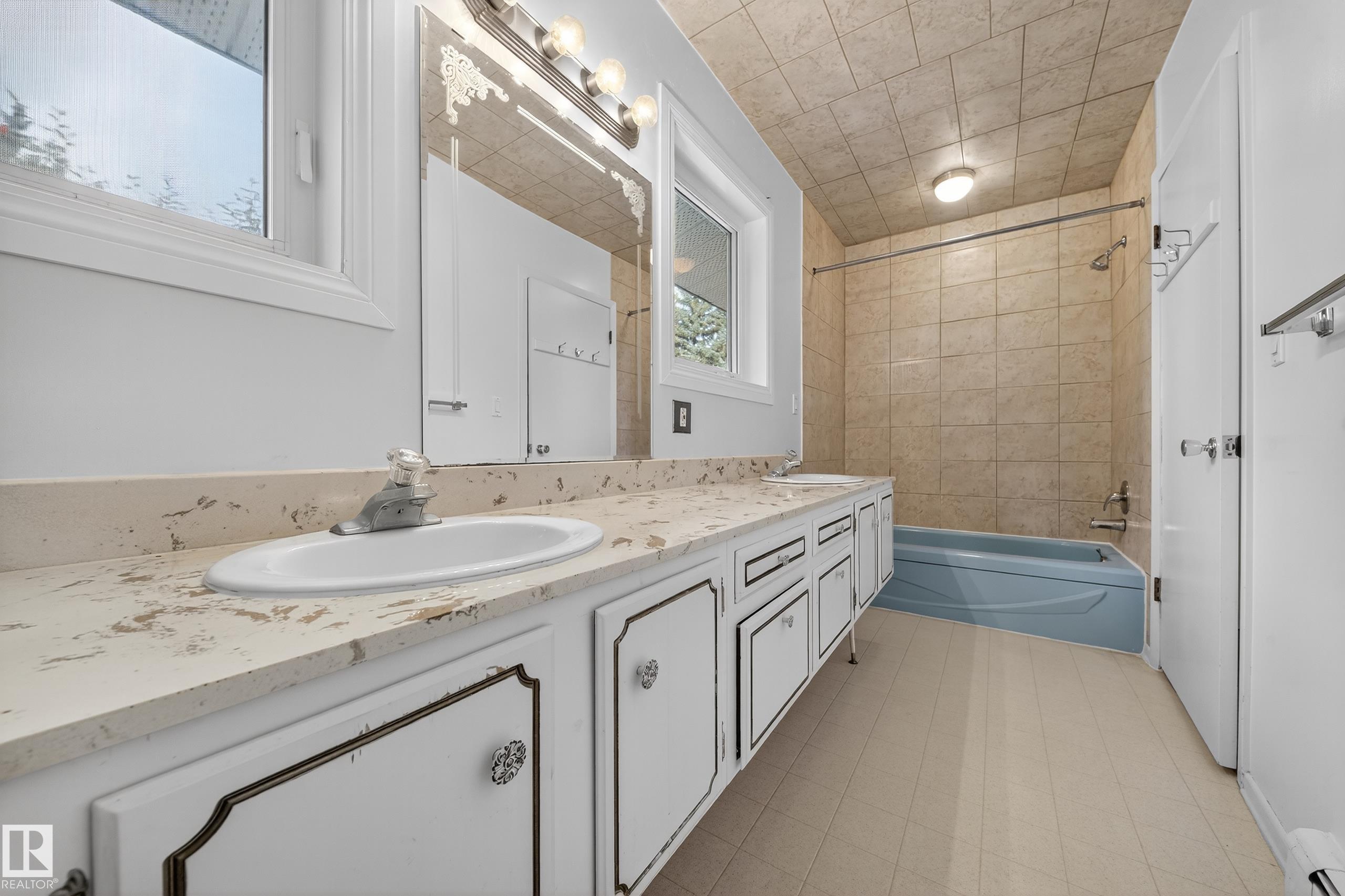 https://zimg.paragon.ice.com/ParagonImages/Property/PM/RAE/225408058/26/0/0/bca53add8733019924c0c4336a353fc6/1/79cdda1edafabcc6d4c2563062852a19/225408058-e4603462-d81e-47f0-8c66-09d1c145f5b9.JPG