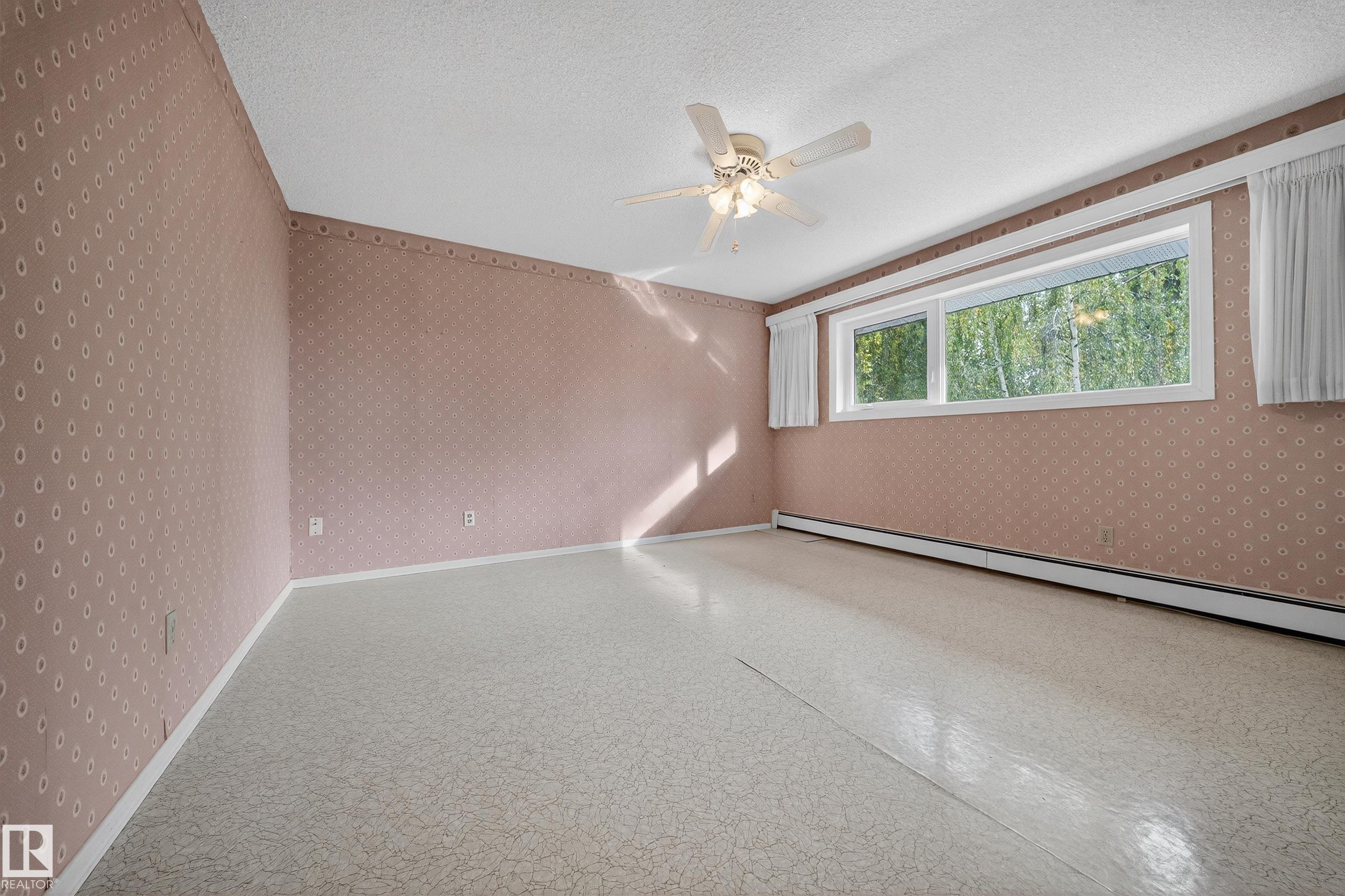 https://zimg.paragon.ice.com/ParagonImages/Property/PM/RAE/225408058/27/0/0/e193f84b3ca0e02b9f676e4ca6b612e8/1/79cdda1edafabcc6d4c2563062852a19/225408058-e5273129-a86e-4986-bf89-5b8f08643234.JPG