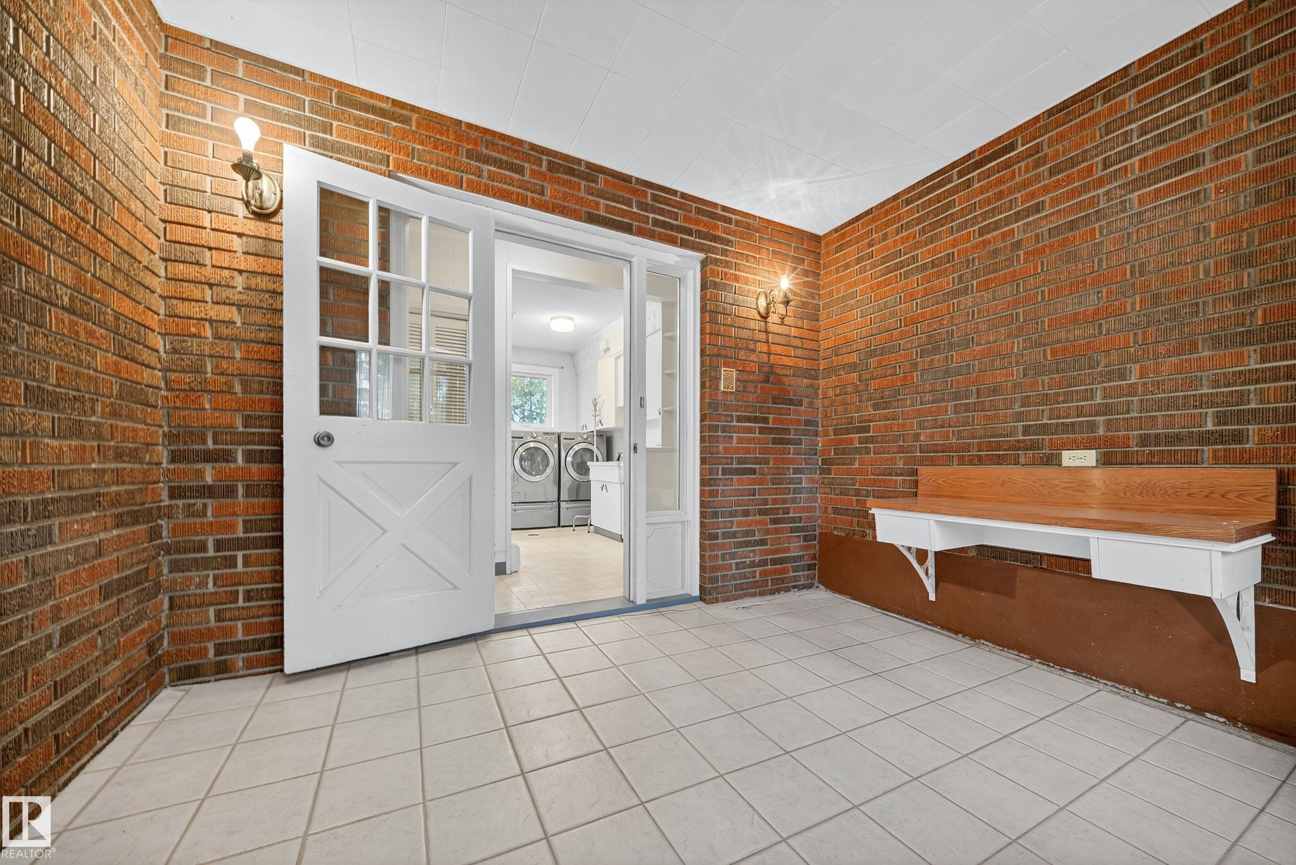 https://zimg.paragon.ice.com/ParagonImages/Property/PM/RAE/225408058/41/0/0/ca5227b2906e7b72854a064492466ef5/1/79cdda1edafabcc6d4c2563062852a19/225408058-349beac0-ae8f-4bf7-a608-f1c16e5dc14a.JPG