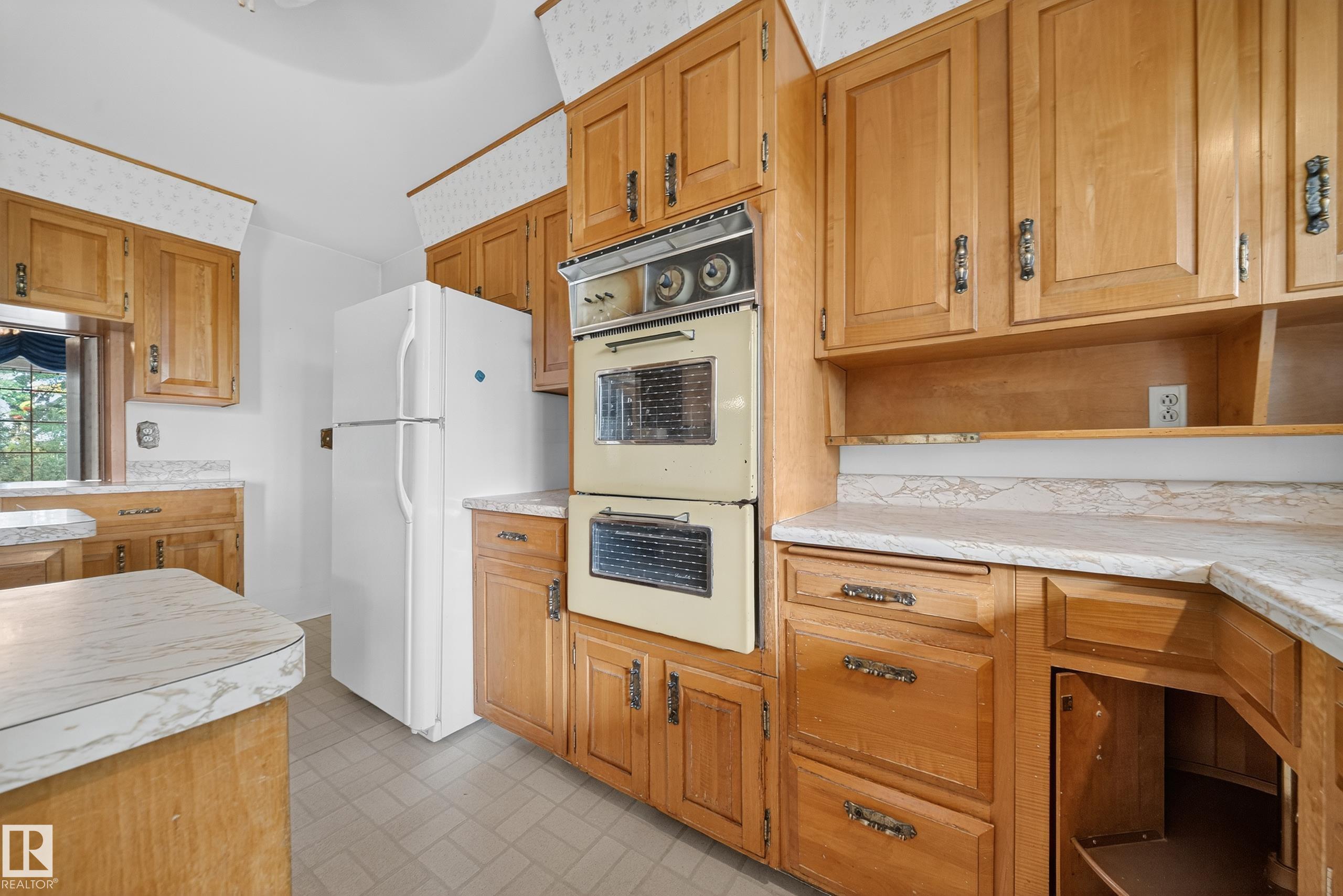 https://zimg.paragon.ice.com/ParagonImages/Property/PM/RAE/225408058/7/0/0/b2eac23af61a2ce92bb0daa1de1f025c/1/79cdda1edafabcc6d4c2563062852a19/225408058-0f513590-332c-4465-9ea4-aba6609e0f89.JPG