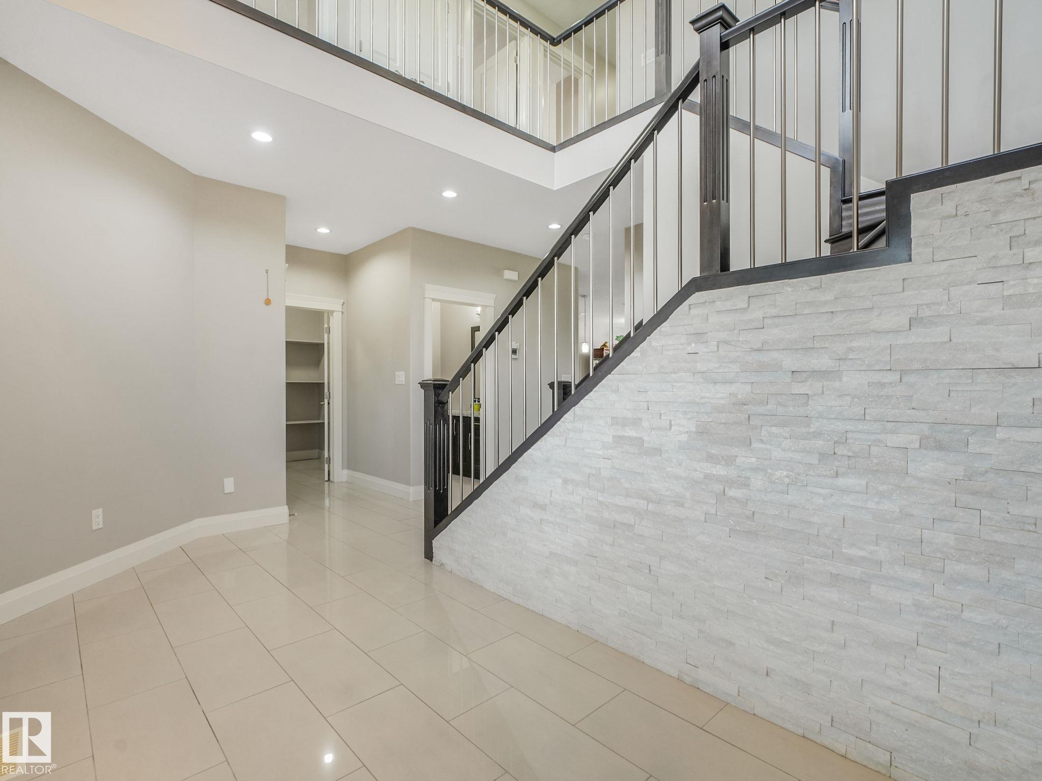 Photo 7 at 16268 137 Street NW, Carlton, Edmonton