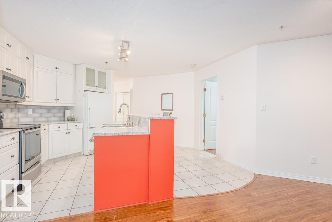 Photo 16 at 108 - 12028 103 Avenue NW, Wîhkwêntôwin, Edmonton
