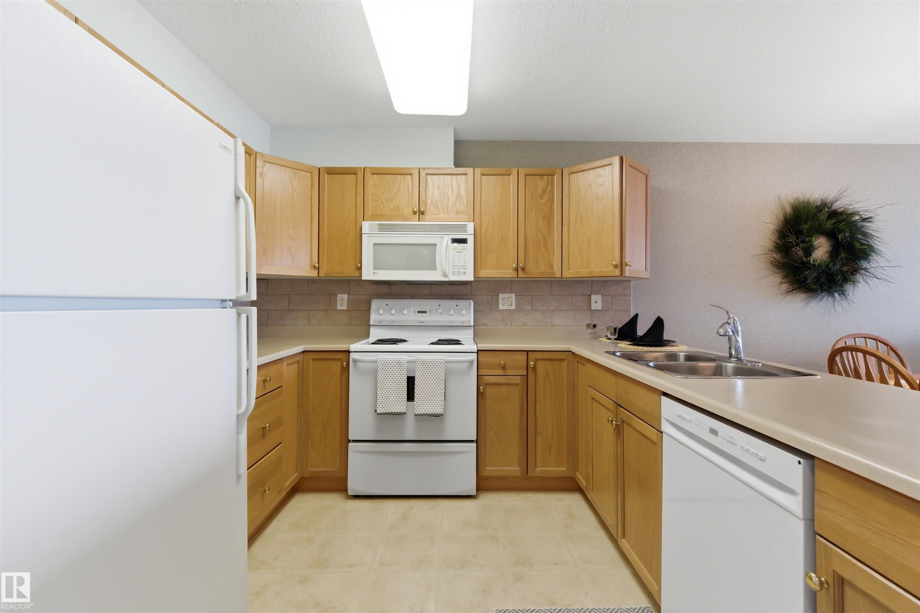 Photo 6 at 309 - 8912 156 Street NW, Meadowlark Park, Edmonton