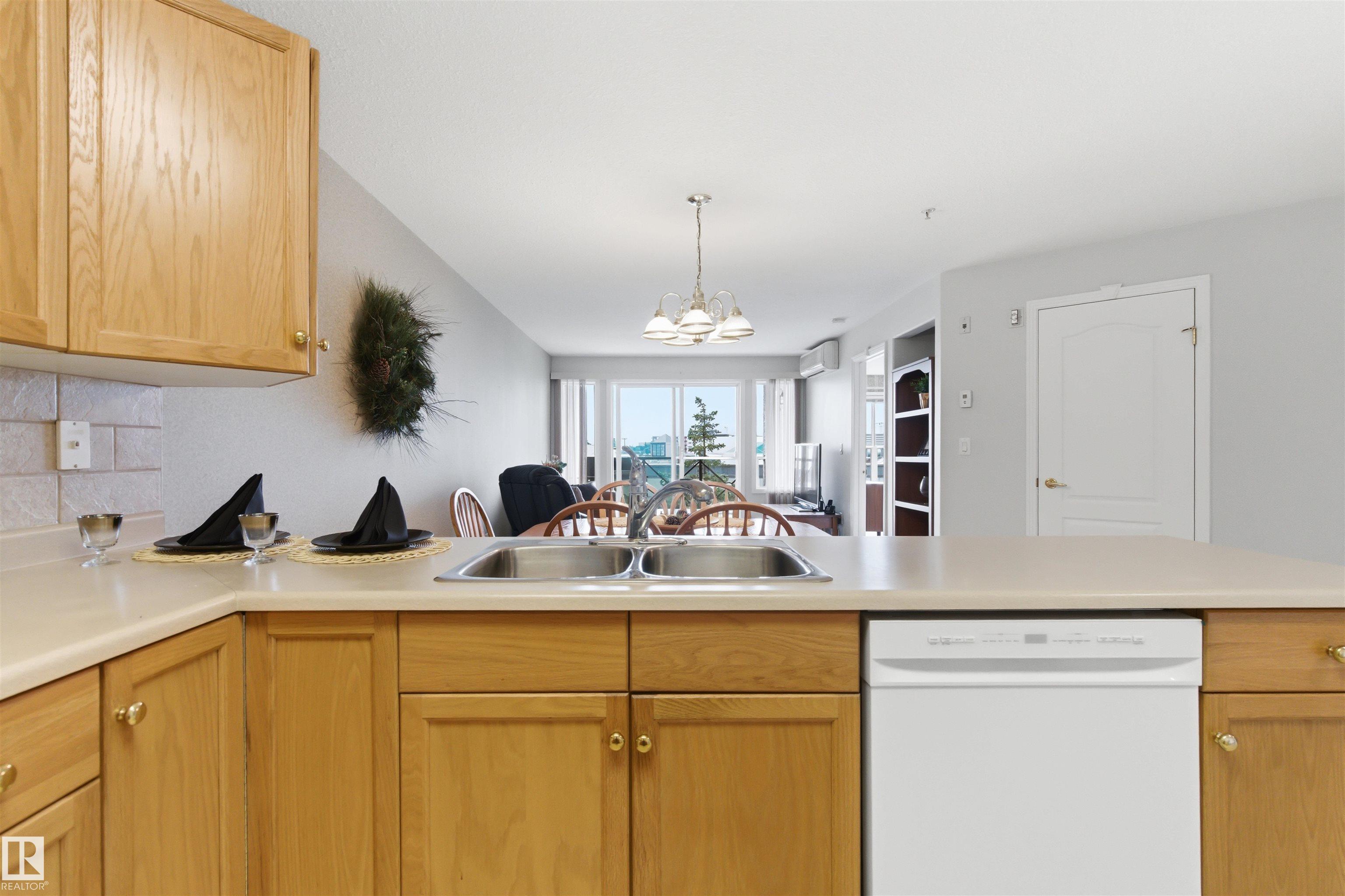 Photo 7 at 309 - 8912 156 Street NW, Meadowlark Park, Edmonton