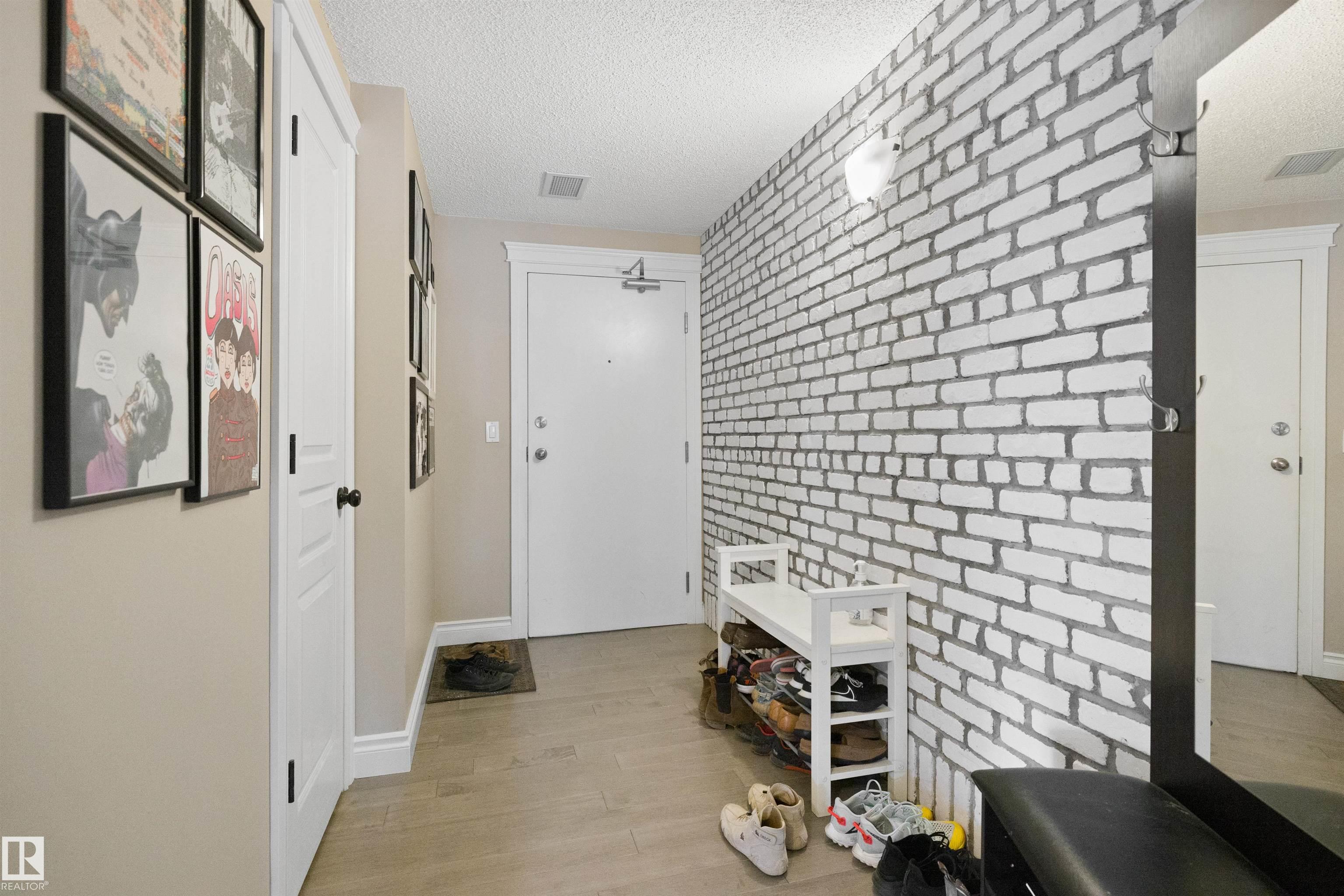 206 - 10232 115 Street NW, Wîhkwêntôwin, Edmonton