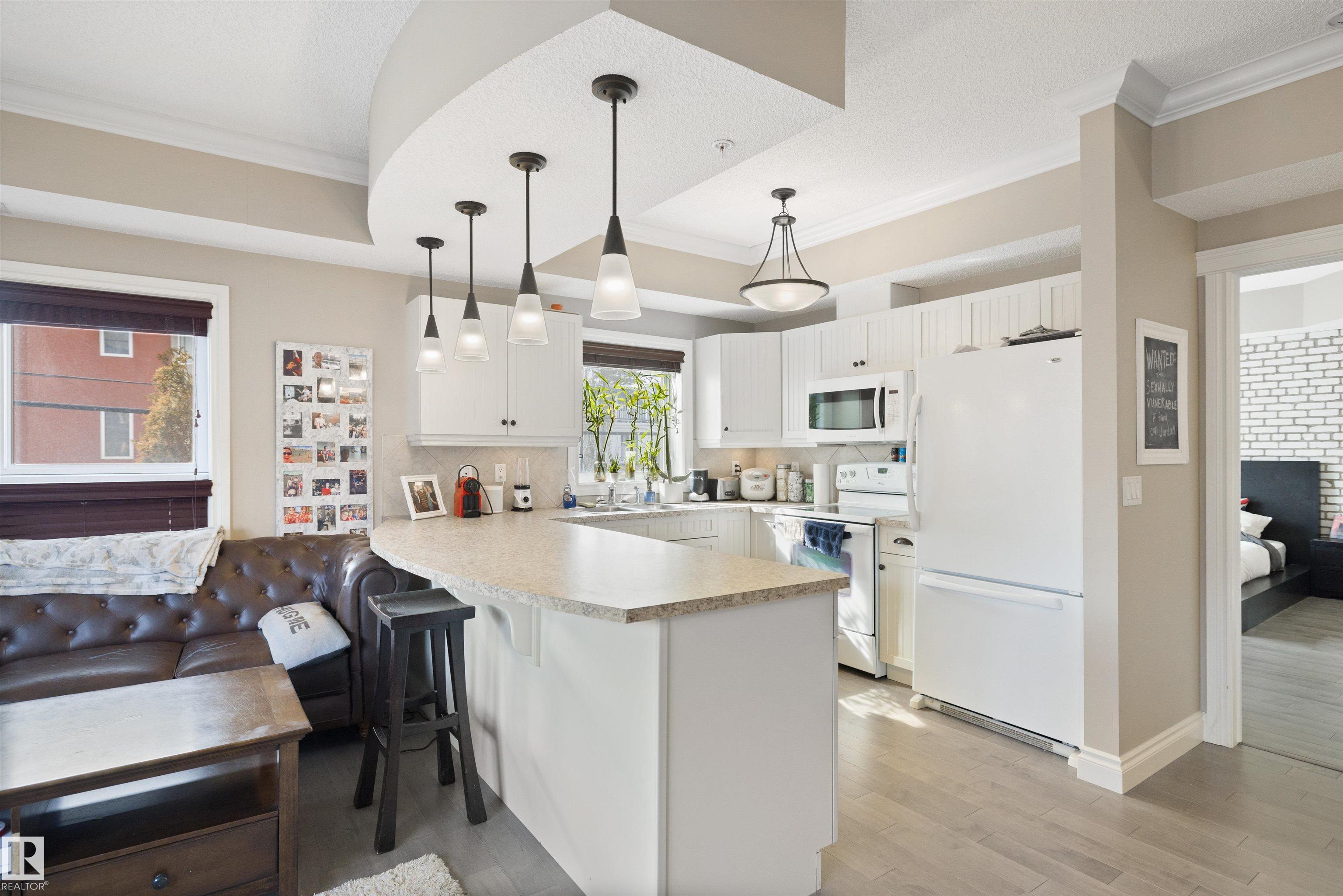 206 - 10232 115 Street NW, Wîhkwêntôwin, Edmonton