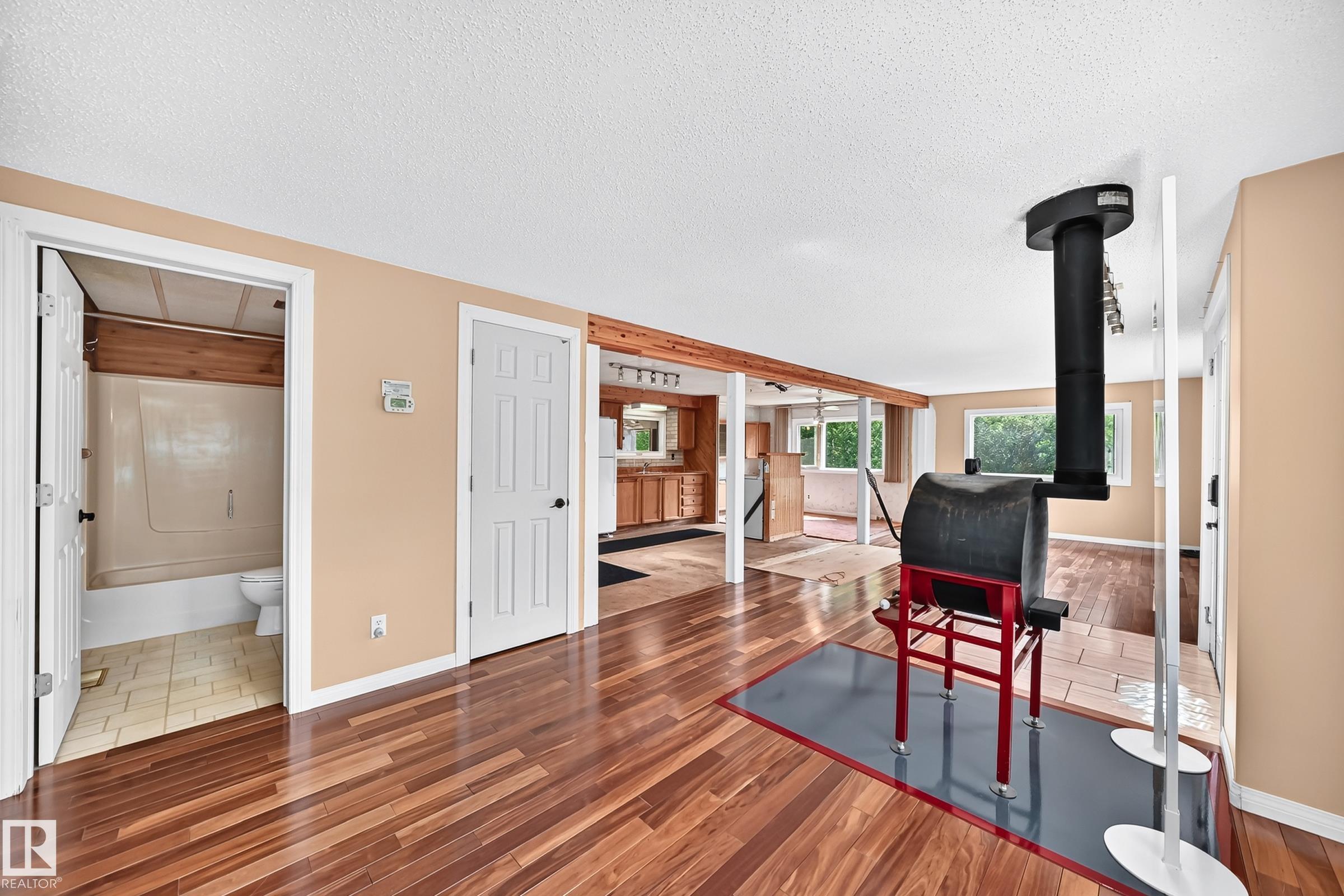 Photo 11 at 205 53110 Rge Road 213, Beverly Hills, Rural Strathcona County