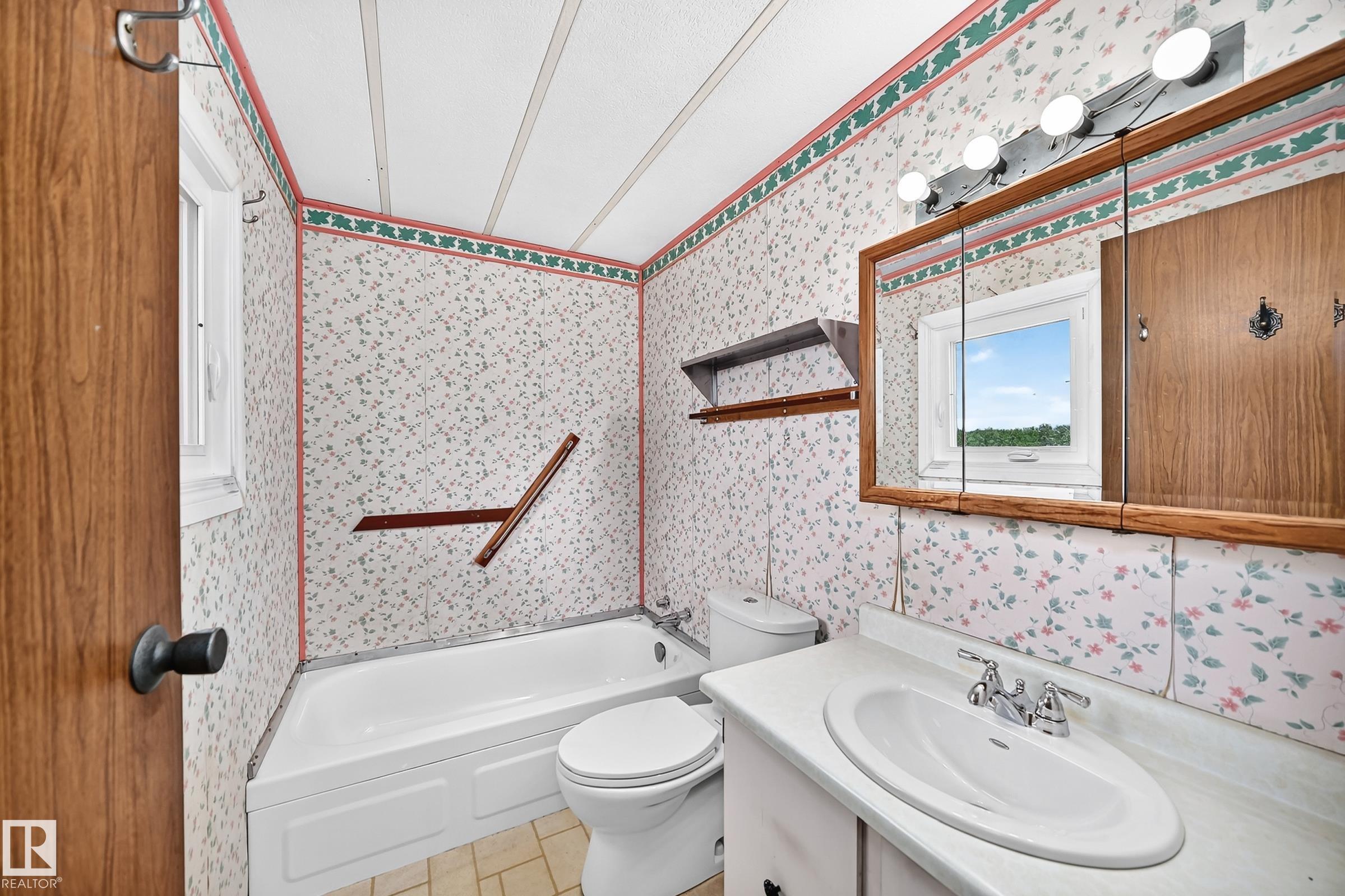 Photo 14 at 205 53110 Rge Road 213, Beverly Hills, Rural Strathcona County