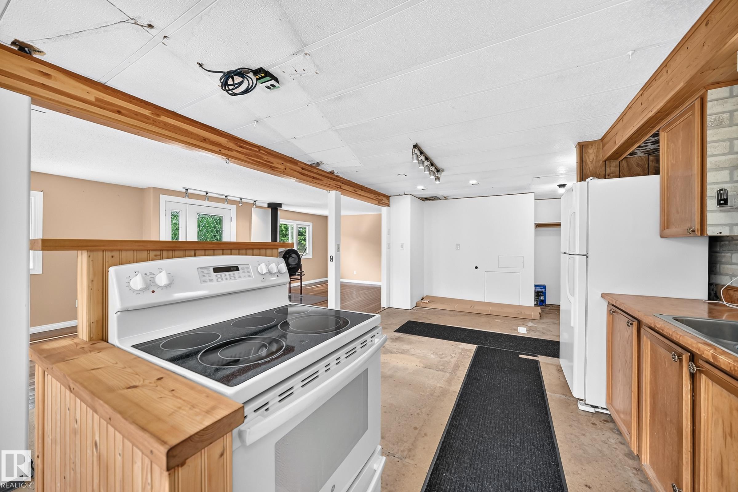 Photo 6 at 205 53110 Rge Road 213, Beverly Hills, Rural Strathcona County
