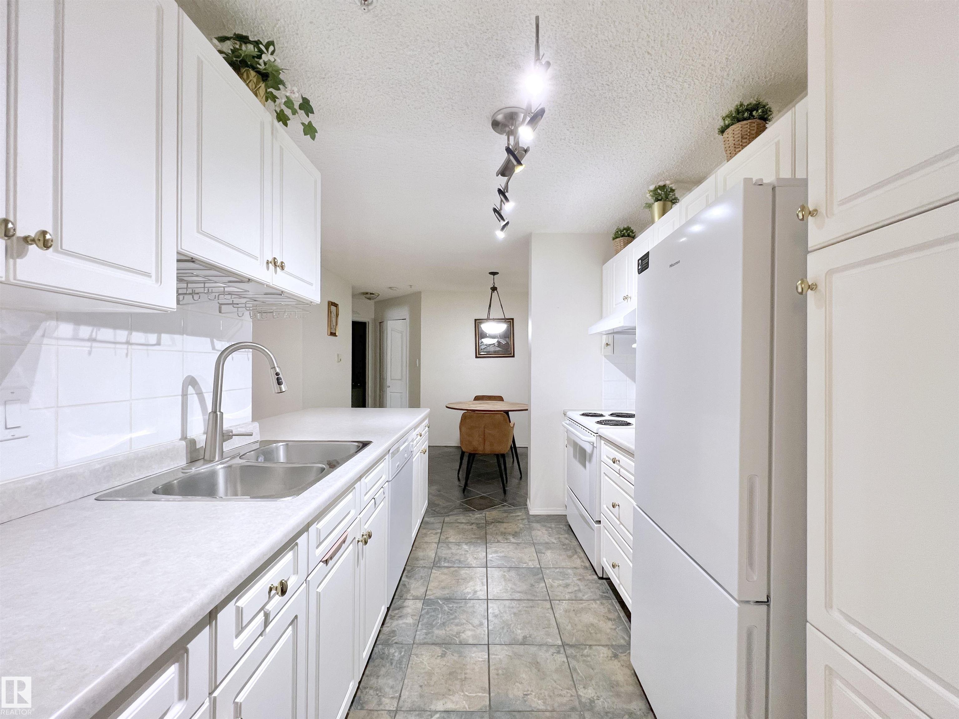 Photo 15 at 110 - 10511 42 Avenue NW, Rideau Park, Edmonton