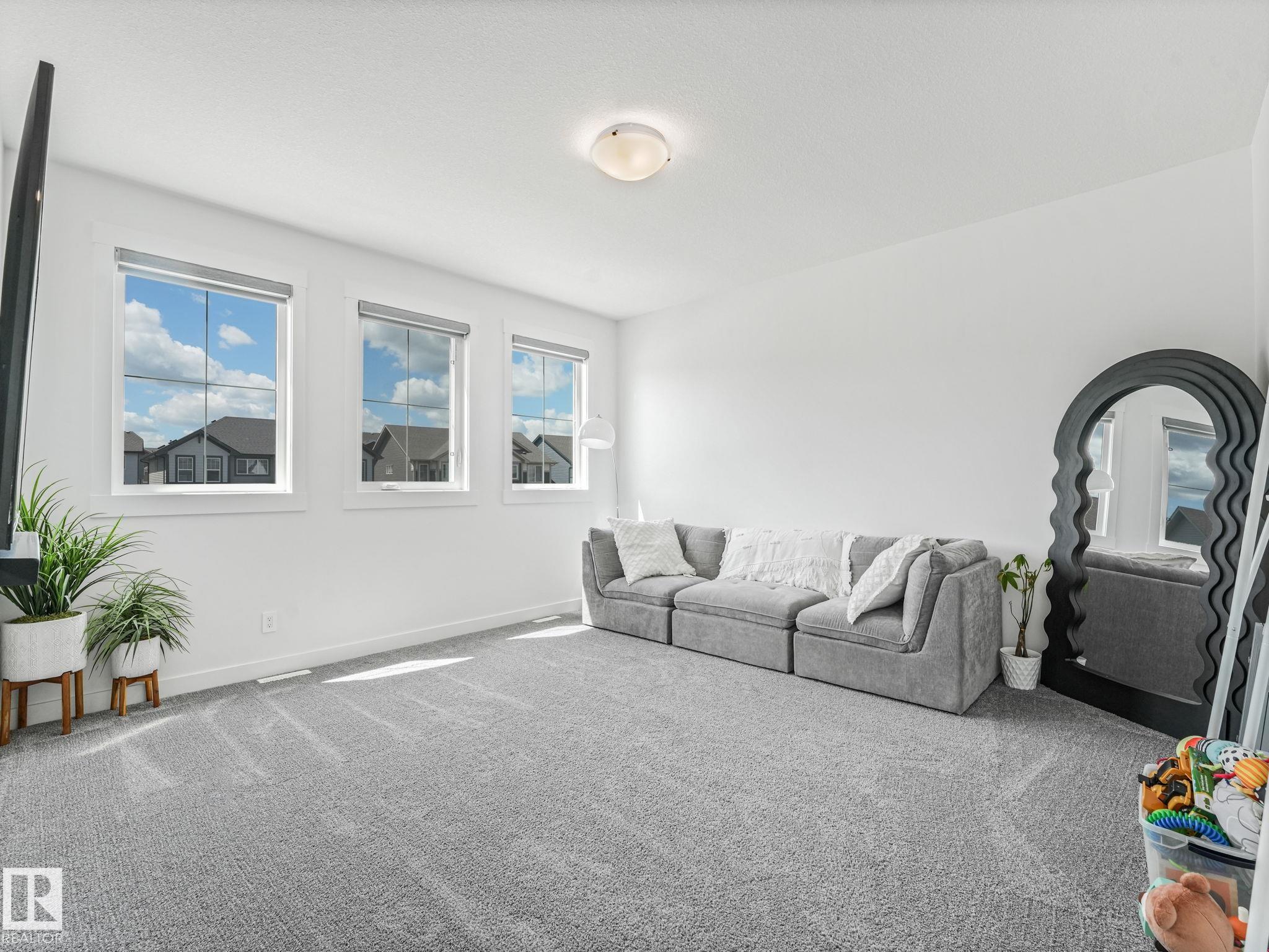 https://zimg.paragon.ice.com/ParagonImages/Property/PM/RAE/225408213/19/0/0/b7da217cdf273117c46b52eb84673190/1/d1d8766d44c5efbde456388108c4c59a/225408213-2b44550b-275a-4f4d-9c5c-e5195c322766.JPG