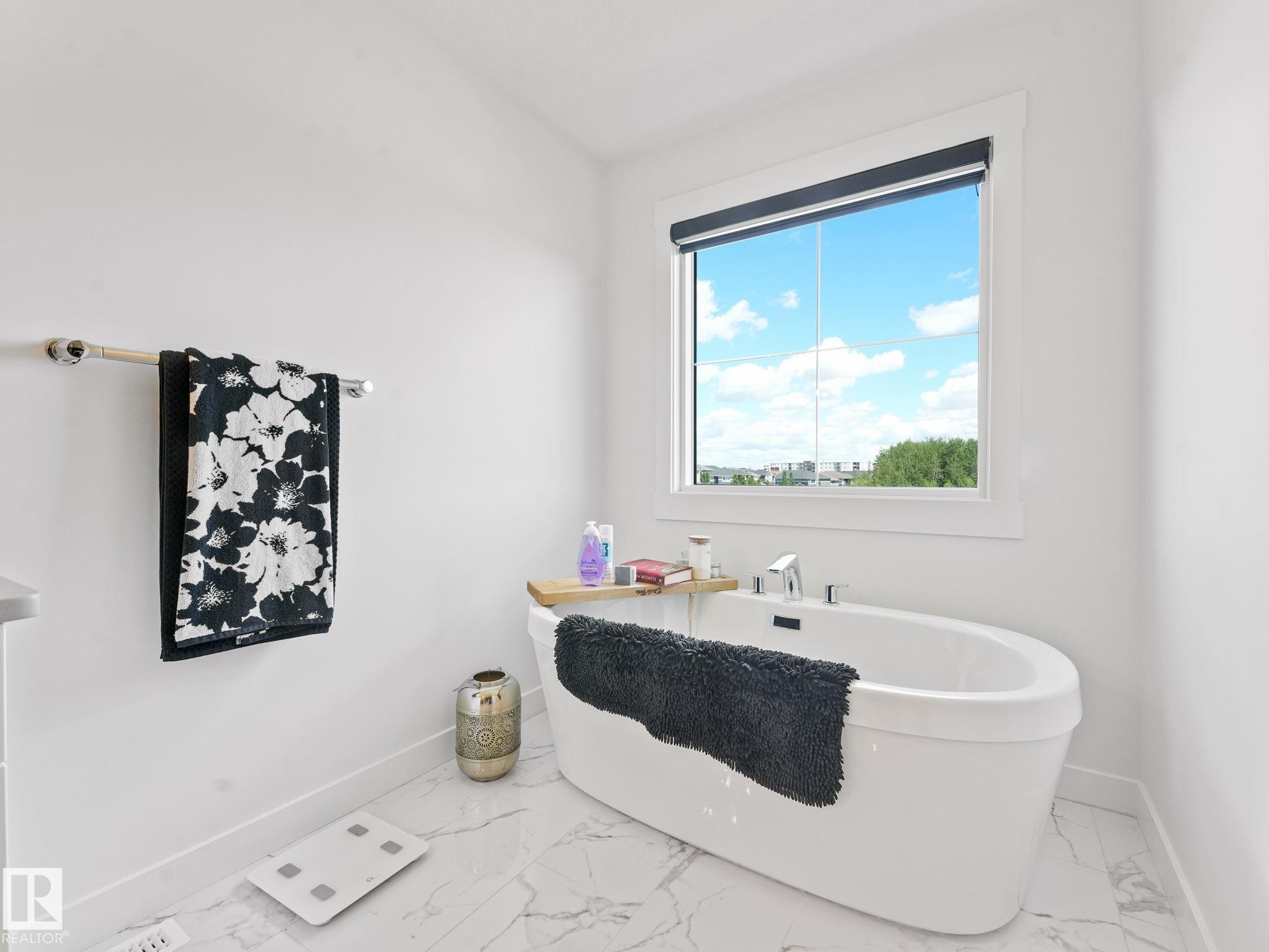 https://zimg.paragon.ice.com/ParagonImages/Property/PM/RAE/225408213/32/0/0/52991705373c6b7cbd20c79fabfd7ca1/1/d1d8766d44c5efbde456388108c4c59a/225408213-c64cd803-2d5c-4d26-a5a6-45d1fa27da34.JPG