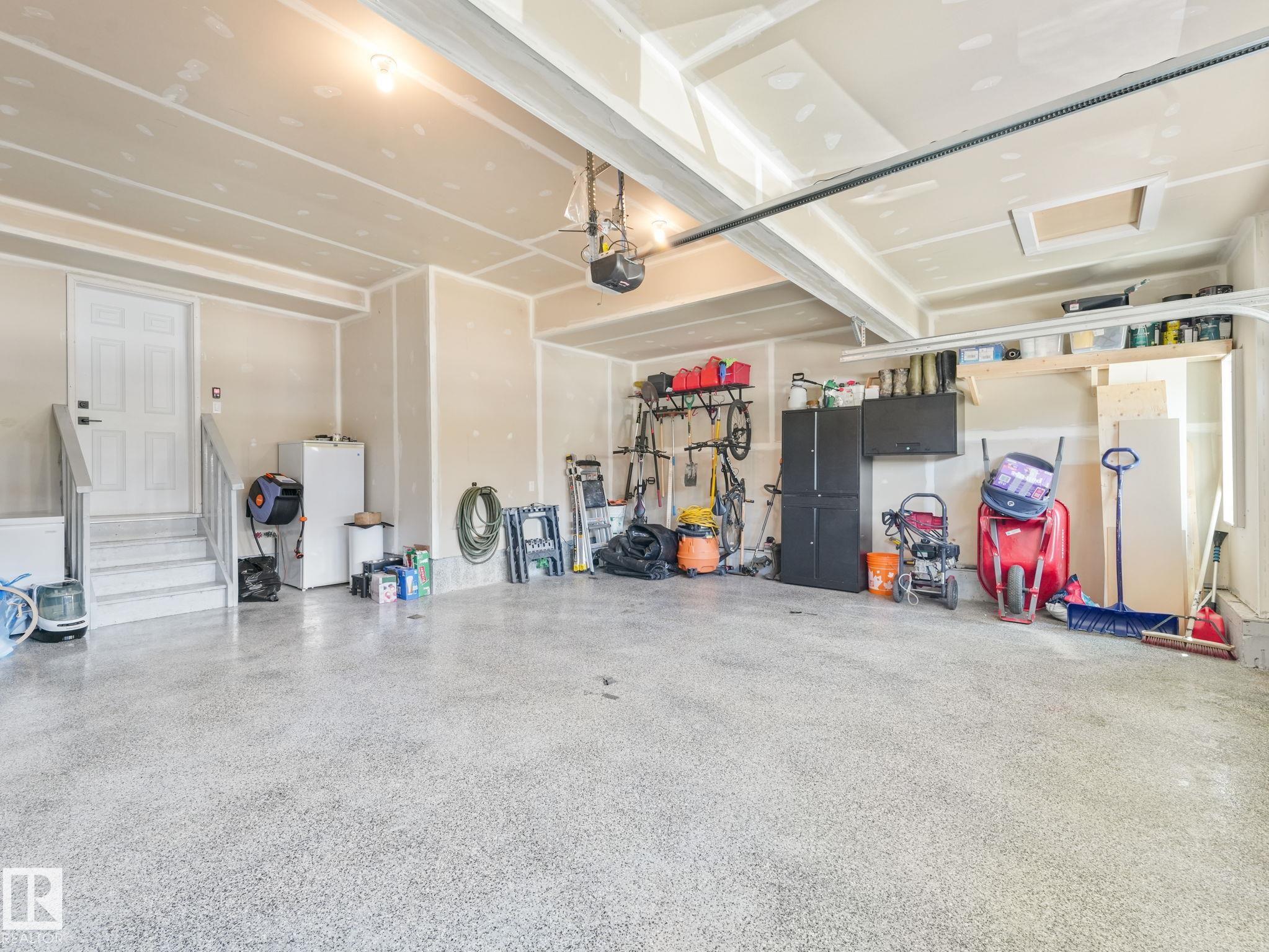 https://zimg.paragon.ice.com/ParagonImages/Property/PM/RAE/225408213/40/0/0/77414e6198a0208ecaf82c81fa69616b/1/d1d8766d44c5efbde456388108c4c59a/225408213-f7123f46-6e60-442c-ac46-4ebba7bf9b17.JPG