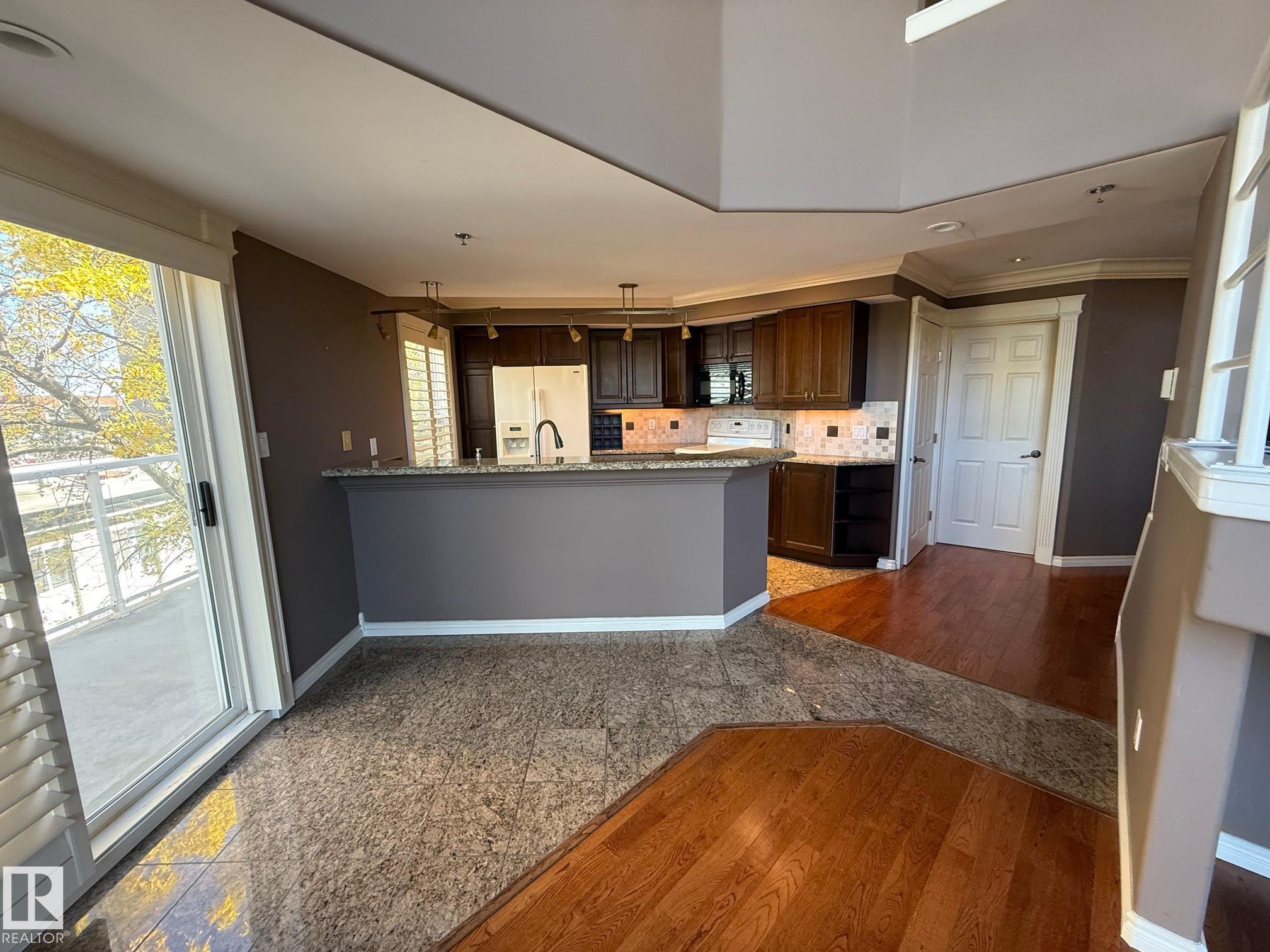 Photo 9 at 404 - 12028 103 Avenue NW, Wîhkwêntôwin, Edmonton