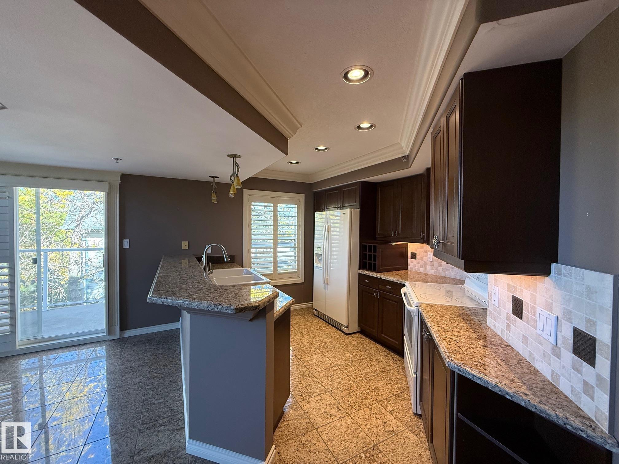 Photo 10 at 404 - 12028 103 Avenue NW, Wîhkwêntôwin, Edmonton