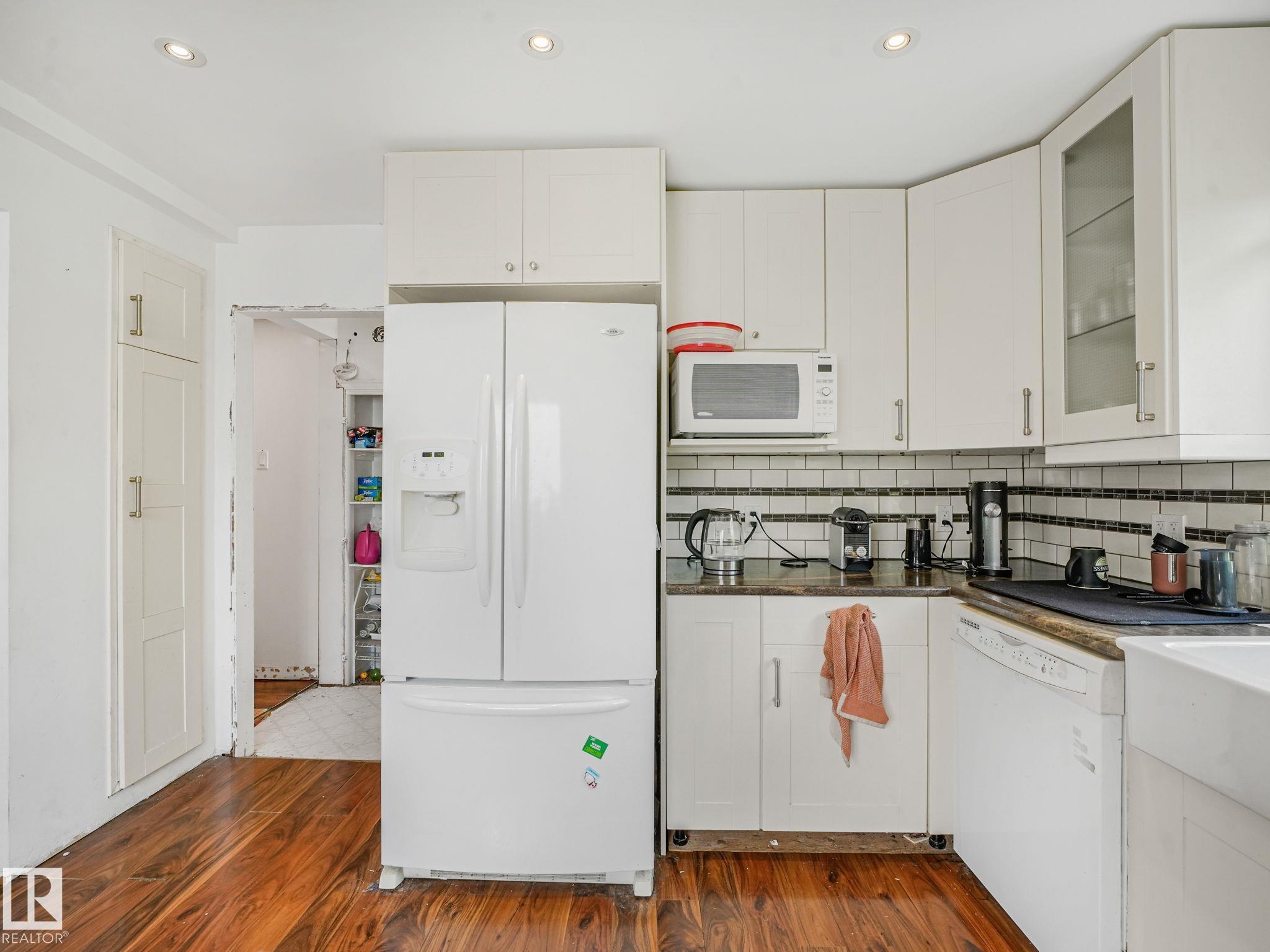 https://zimg.paragon.ice.com/ParagonImages/Property/PM/RAE/225408237/13/0/0/c52f1c68eb63e124a5fed8926b90ff86/1/9c2e442c329deeac953feff481b4544a/225408237-ee8ba0ec-b403-4ec5-8cfc-c5af7ca17c39.JPG