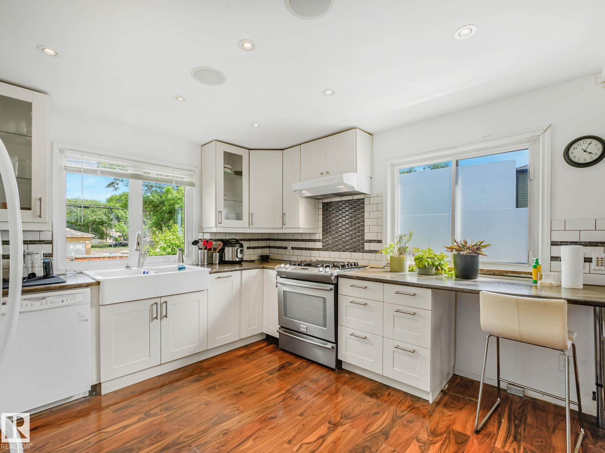 https://zimg.paragon.ice.com/ParagonImages/Property/PM/RAE/225408237/14/0/0/a9c66f7470b0202cf4ae8c01c154ac56/1/9c2e442c329deeac953feff481b4544a/225408237-cabc059b-d165-4bf4-bd90-018e445d4e77.JPG